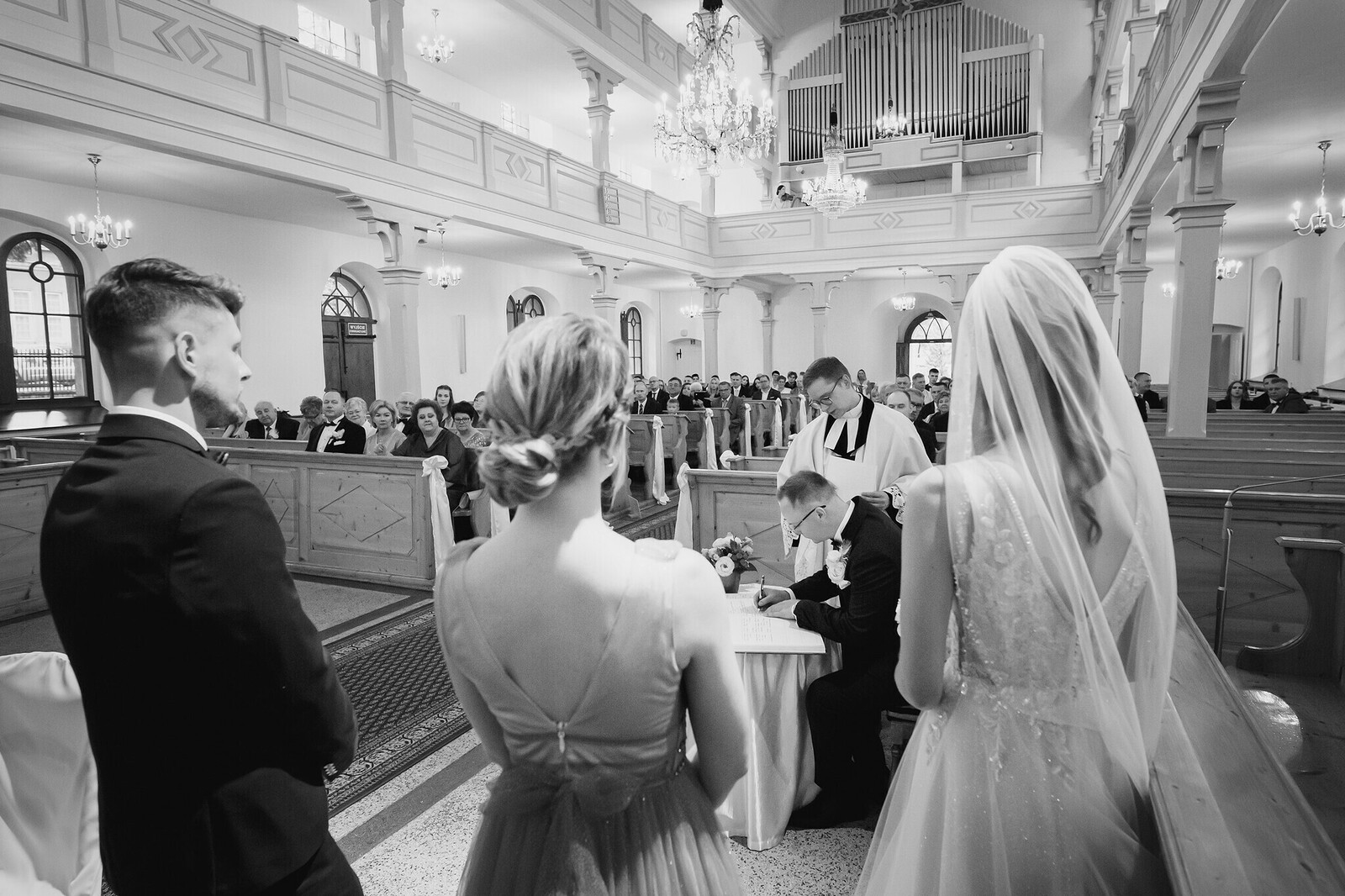 Zdjęcia z wesela Magdy i Rafała : Ślub w pięknym kościele w Goleszowie, przyjęcie w Dworku Stara Cynkownia w Czechowicach. Fotografia ślubna Śląsk