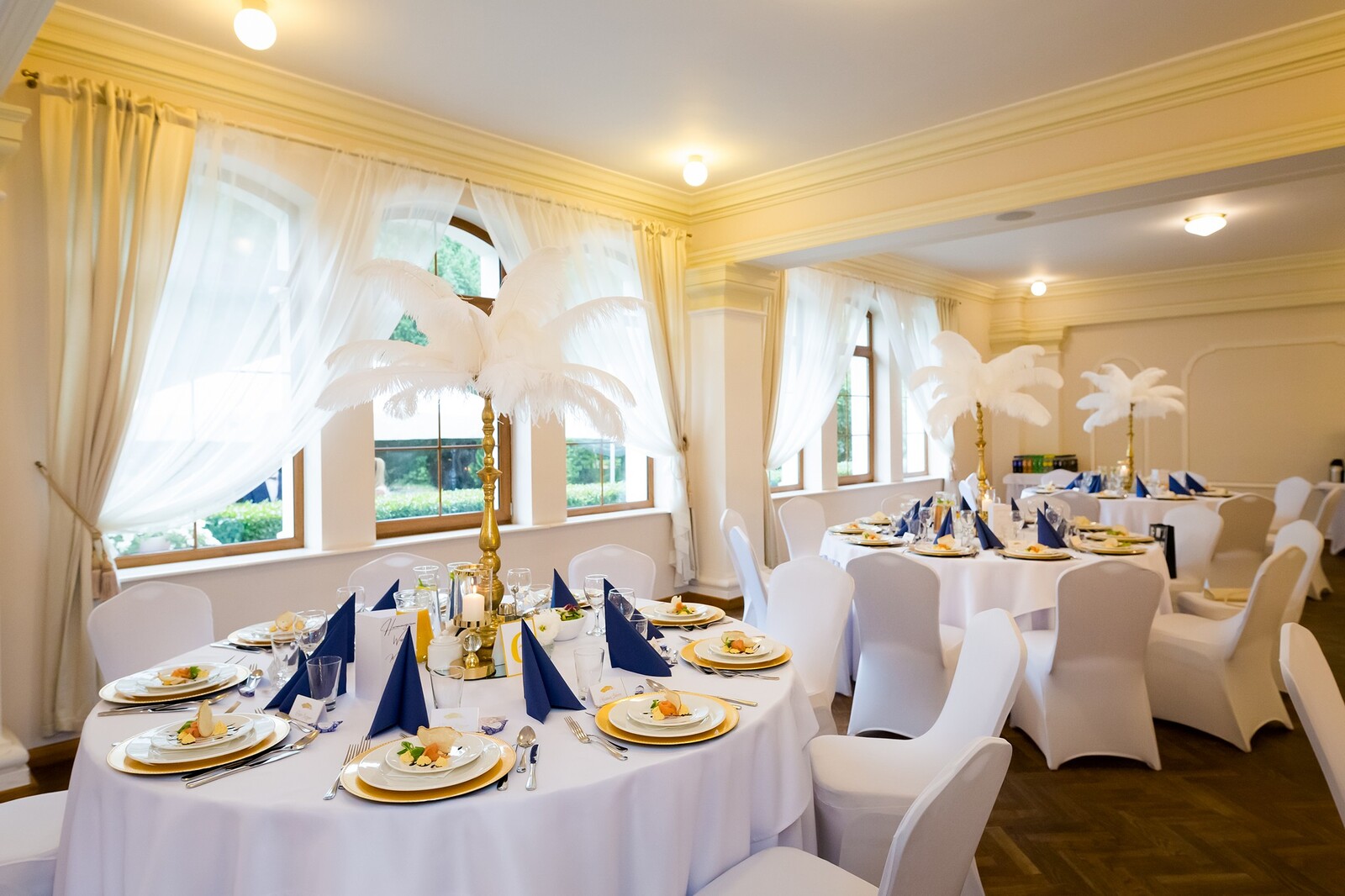 Zdjęcia z wesela Magdy i Rafała : Ślub w pięknym kościele w Goleszowie, przyjęcie w Dworku Stara Cynkownia w Czechowicach. Fotografia ślubna Śląsk