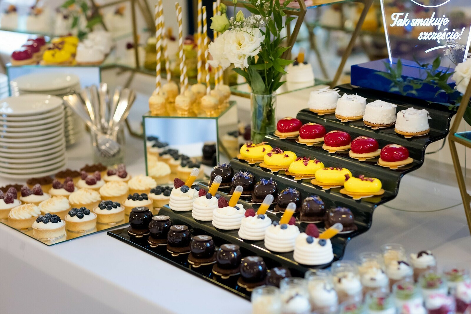 Zdjęcia z wesela Magdy i Rafała : Ślub w pięknym kościele w Goleszowie, przyjęcie w Dworku Stara Cynkownia w Czechowicach. Fotografia ślubna Śląsk