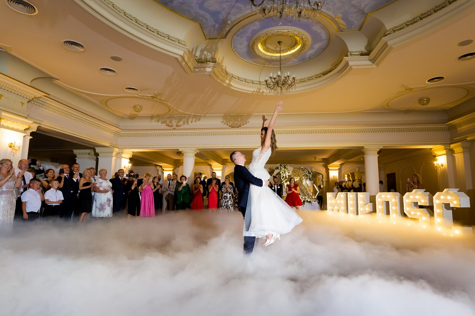 Zdjęcia z wesela Magdy i Rafała : Ślub w pięknym kościele w Goleszowie, przyjęcie w Dworku Stara Cynkownia w Czechowicach. Fotografia ślubna Śląsk