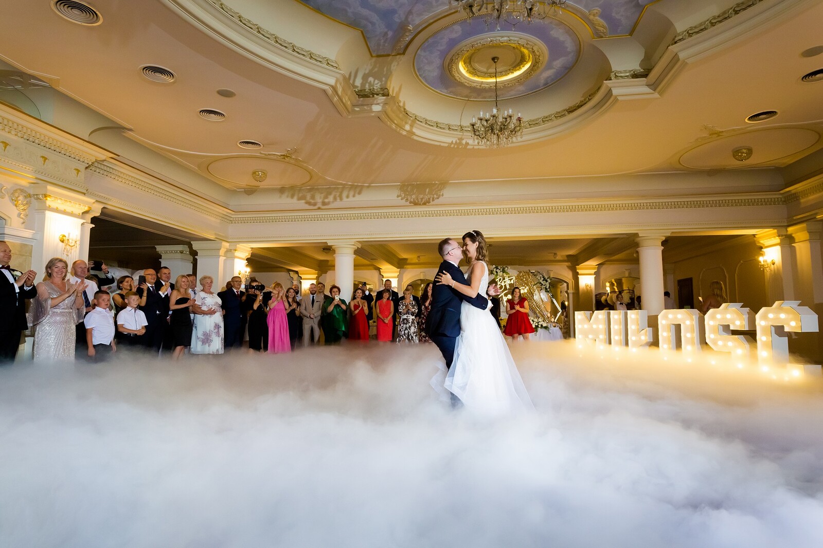 Zdjęcia z wesela Magdy i Rafała : Ślub w pięknym kościele w Goleszowie, przyjęcie w Dworku Stara Cynkownia w Czechowicach. Fotografia ślubna Śląsk