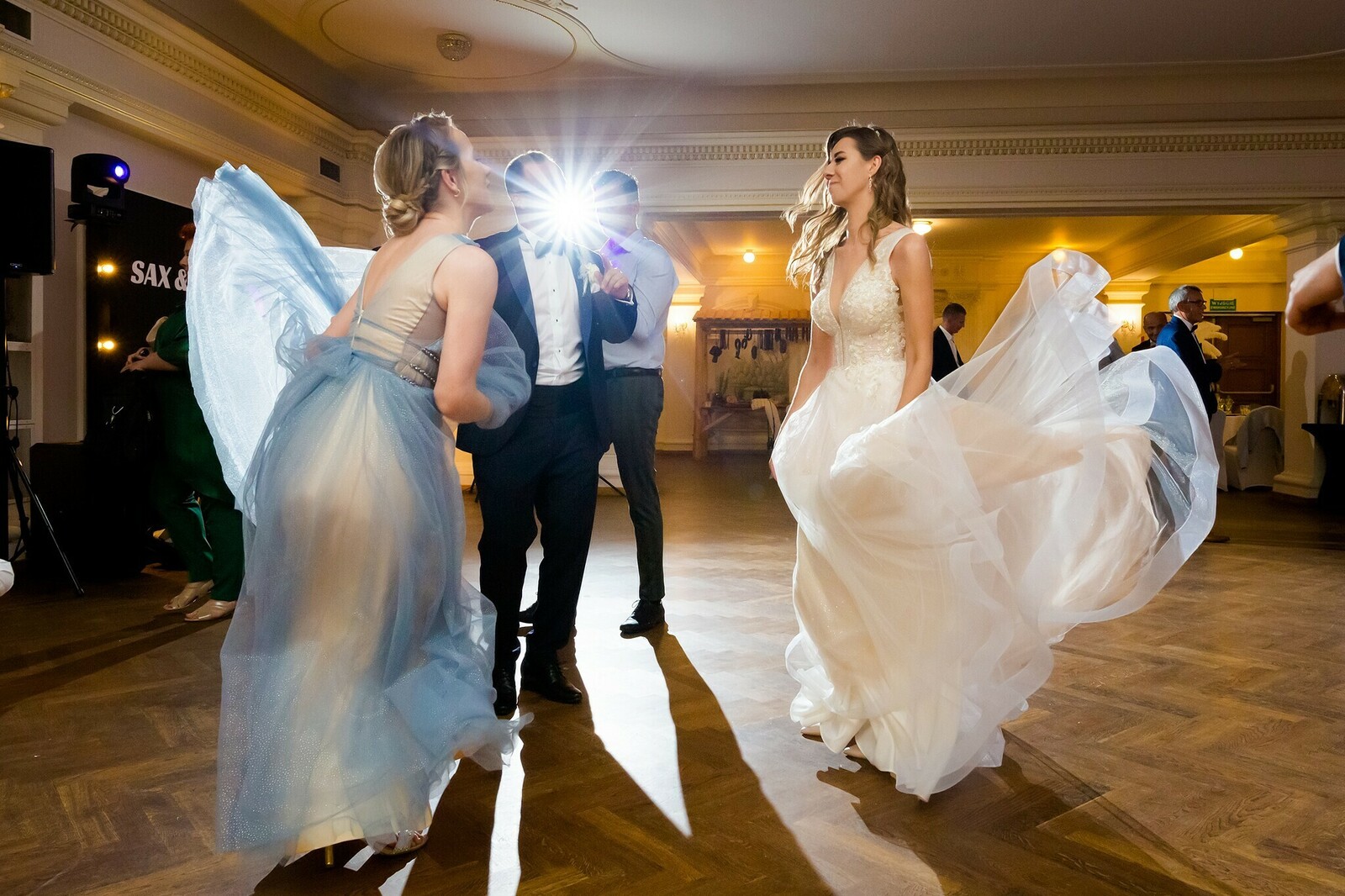 Zdjęcia z wesela Magdy i Rafała : Ślub w pięknym kościele w Goleszowie, przyjęcie w Dworku Stara Cynkownia w Czechowicach. Fotografia ślubna Śląsk