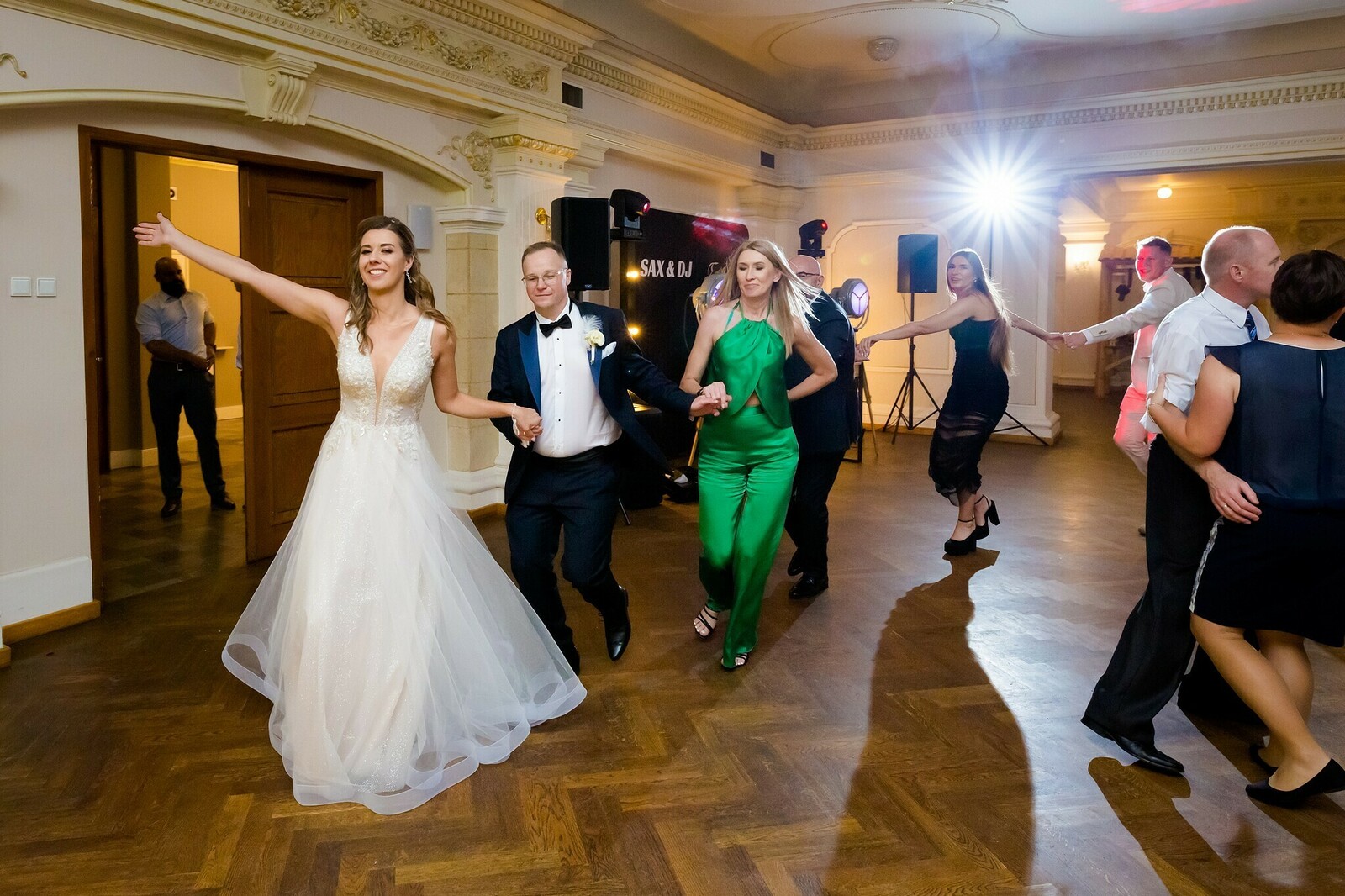 Zdjęcia z wesela Magdy i Rafała : Ślub w pięknym kościele w Goleszowie, przyjęcie w Dworku Stara Cynkownia w Czechowicach. Fotografia ślubna Śląsk