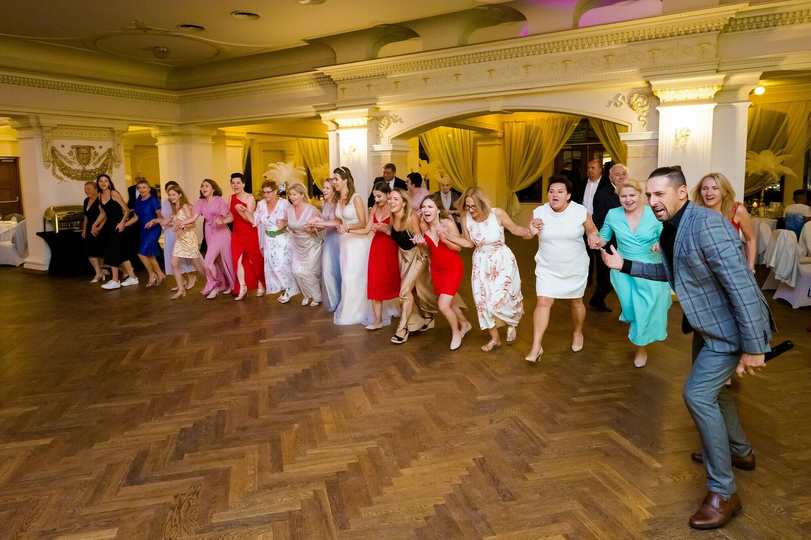 Zdjęcia z wesela Magdy i Rafała : Ślub w pięknym kościele w Goleszowie, przyjęcie w Dworku Stara Cynkownia w Czechowicach. Fotografia ślubna Śląsk