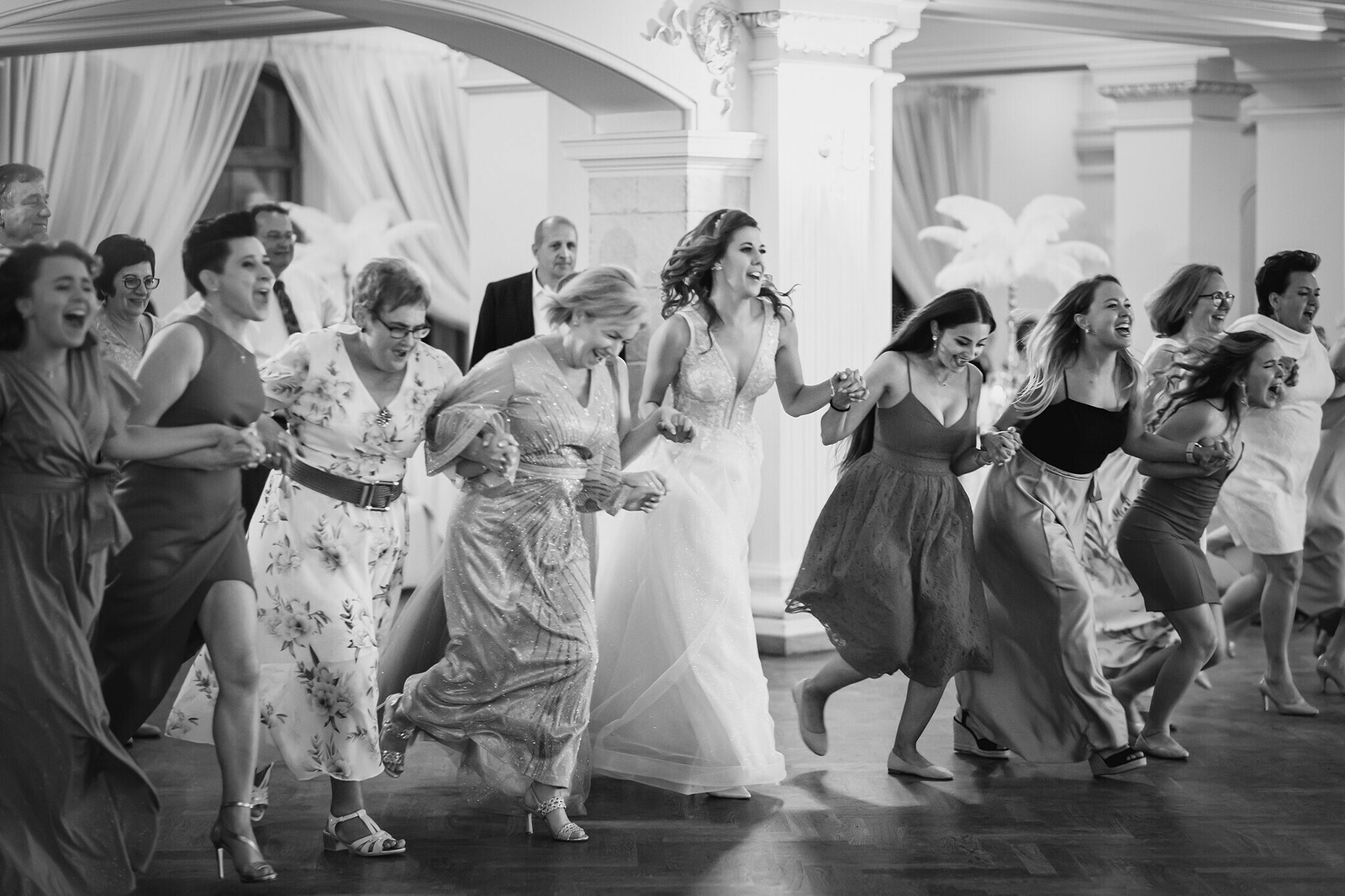 Zdjęcia z wesela Magdy i Rafała : Ślub w pięknym kościele w Goleszowie, przyjęcie w Dworku Stara Cynkownia w Czechowicach. Fotografia ślubna Śląsk