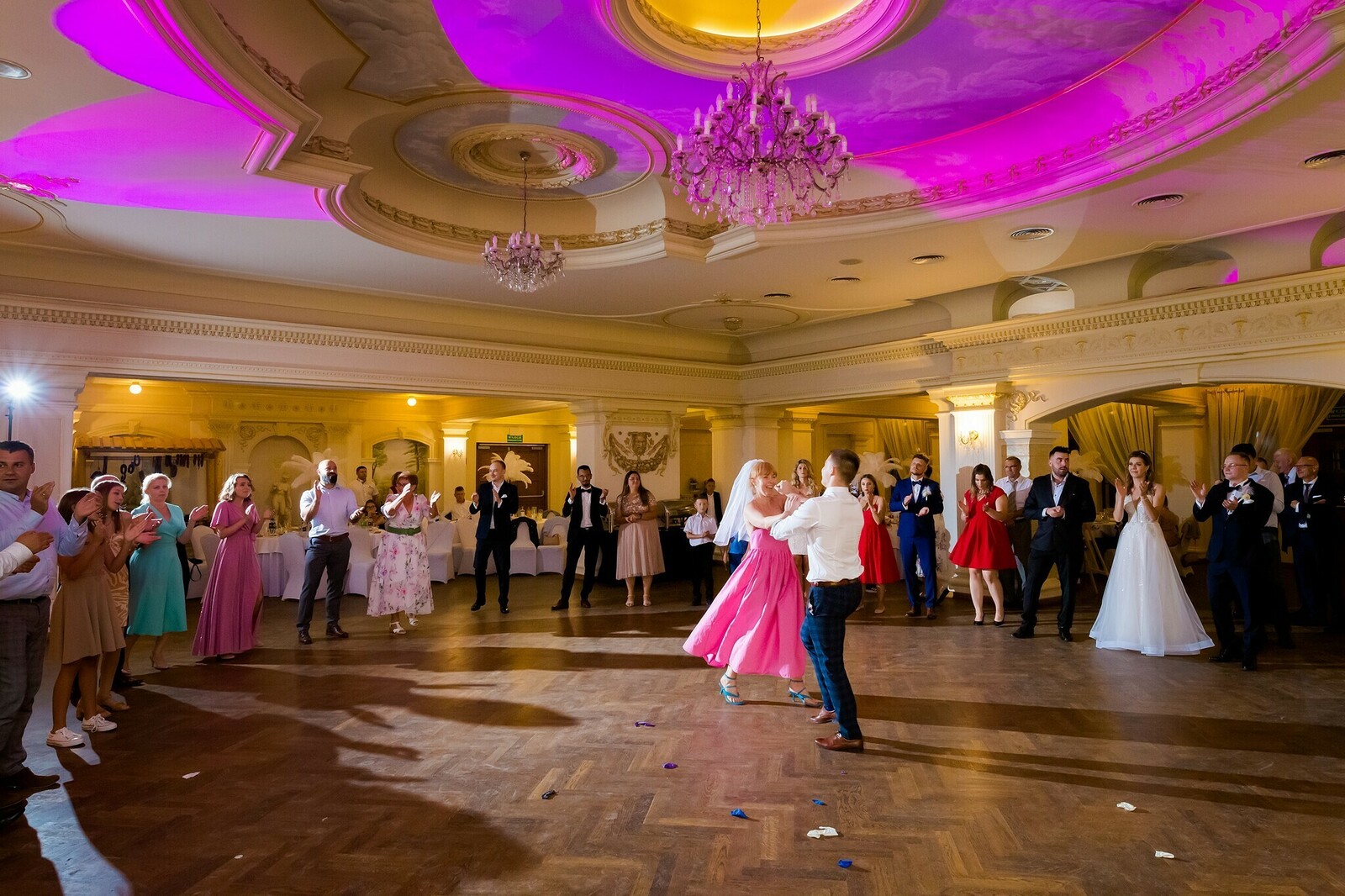 Zdjęcia z wesela Magdy i Rafała : Ślub w pięknym kościele w Goleszowie, przyjęcie w Dworku Stara Cynkownia w Czechowicach. Fotografia ślubna Śląsk