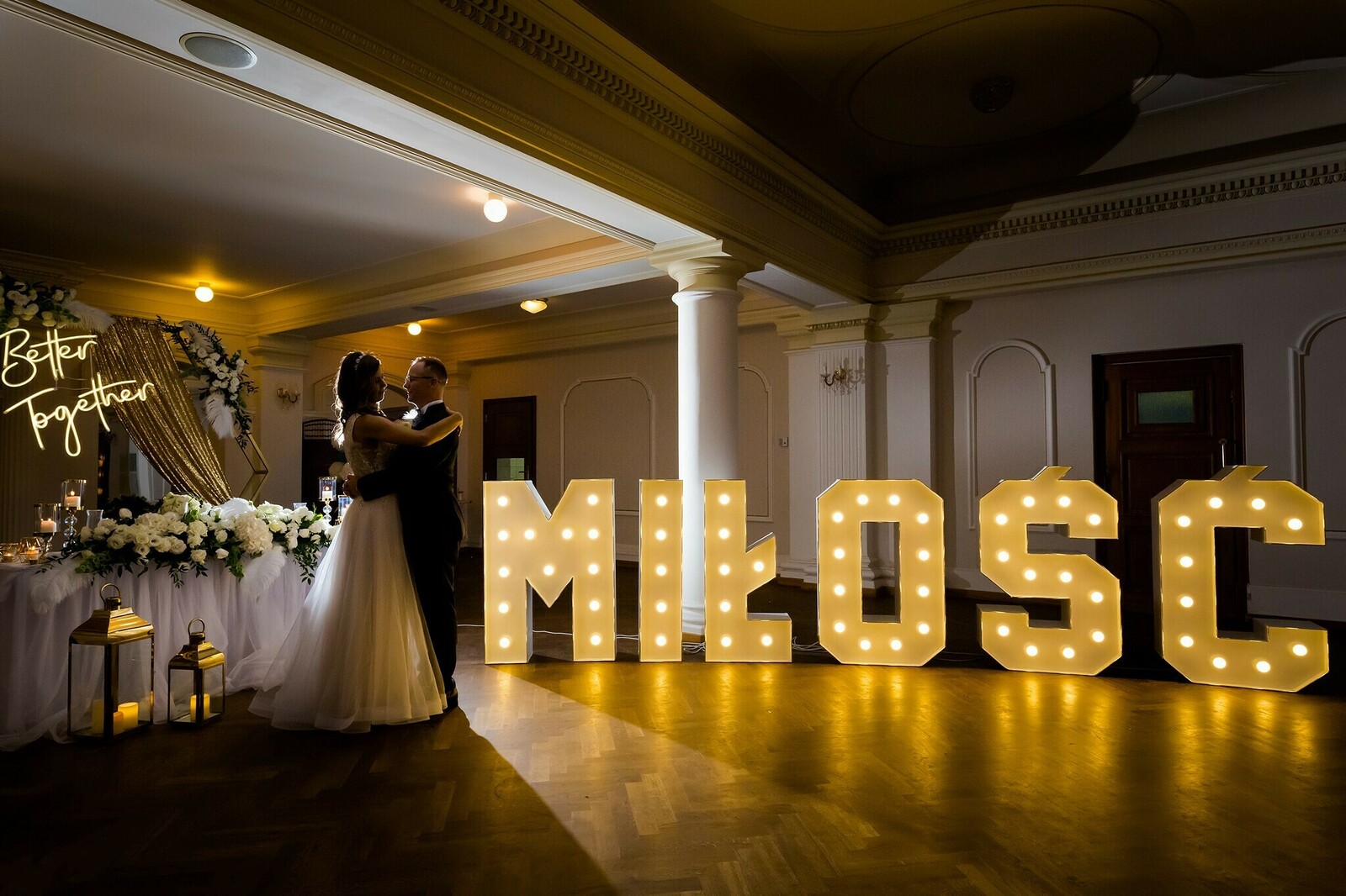 Zdjęcia z wesela Magdy i Rafała : Ślub w pięknym kościele w Goleszowie, przyjęcie w Dworku Stara Cynkownia w Czechowicach. Fotografia ślubna Śląsk