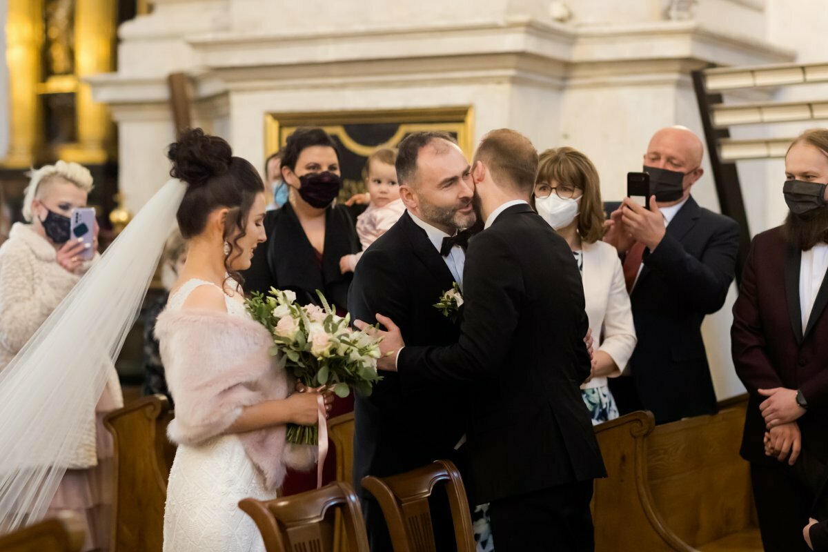 Ślub w kościele Piotra i Pawła w Krakowie, slub w krakowie, kosciol apostolow piotra i pawła w krakowie, kosciol na grodzkiej krakow, slub w kosciele na grodzkiej w krakowie, fotograf na slub krakow, fotografia slubna krakow, zdjecia slubne krakow, fotograf slubny krakow, zdjecia slubne slask, fotografia slubna slask, fotograf na slub slask, sesja slubna na krakowskim rynku, zdjecia slubne bielsko, fotografia slubna bielsko, fotografia slubna cieszyn