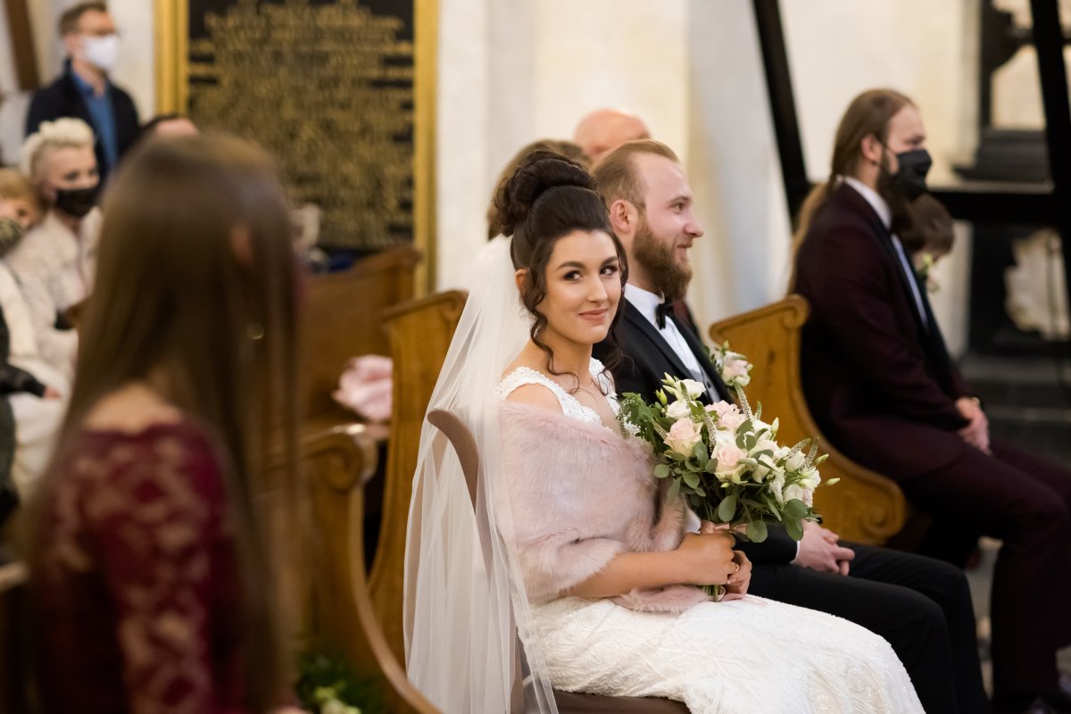 Ślub w kościele Piotra i Pawła w Krakowie, slub w krakowie, kosciol apostolow piotra i pawła w krakowie, kosciol na grodzkiej krakow, slub w kosciele na grodzkiej w krakowie, fotograf na slub krakow, fotografia slubna krakow, zdjecia slubne krakow, fotograf slubny krakow, zdjecia slubne slask, fotografia slubna slask, fotograf na slub slask, sesja slubna na krakowskim rynku, zdjecia slubne bielsko, fotografia slubna bielsko, fotografia slubna cieszyn