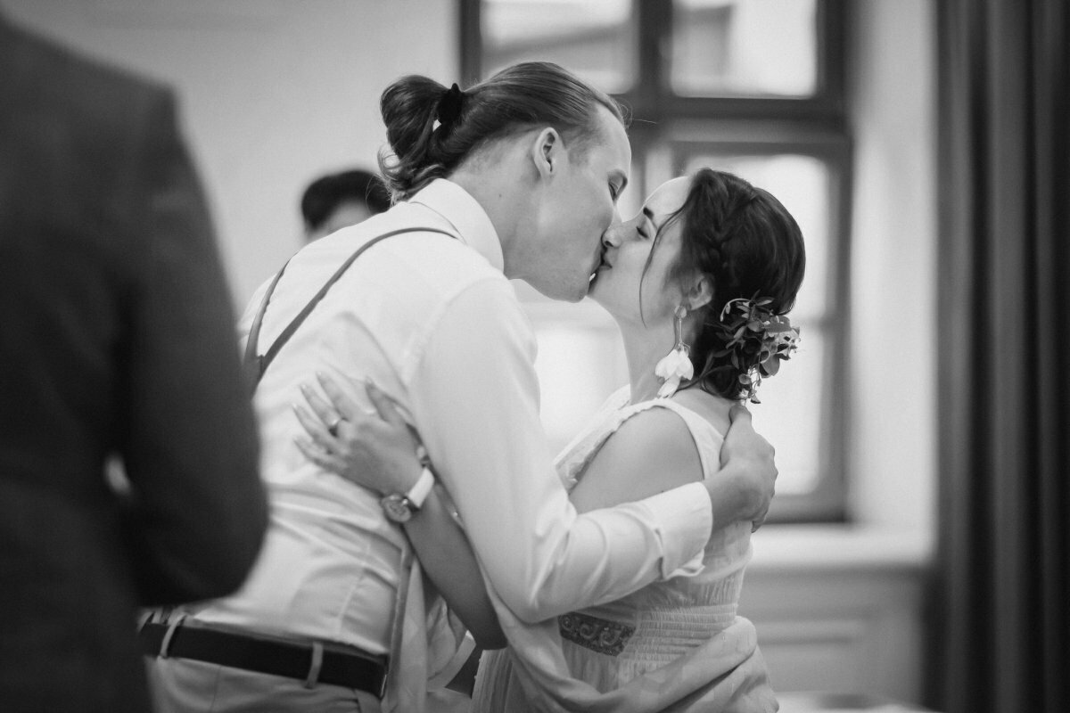 ślub w strumieniu, slub w strumieniu, fotograf slubny slask, zdjecia slubne slask, fotograf na slub slask, zdjecia slubne strumien, fotografia slubna strumien, fotografia slubna slask, fotografia slubna katowice, zdjecia slubne katowice, fotograf slubny katowice, fotografia slubna gliwice, fotograf slubny gliwice, zdjecia slubne bielsko, zdjecia slubne mikolow, fotografia slubna bielsko, dwoch fotografow na slub, fotografia slubna krakow, fotograf na slub krakow, zdjecia slubne krakow