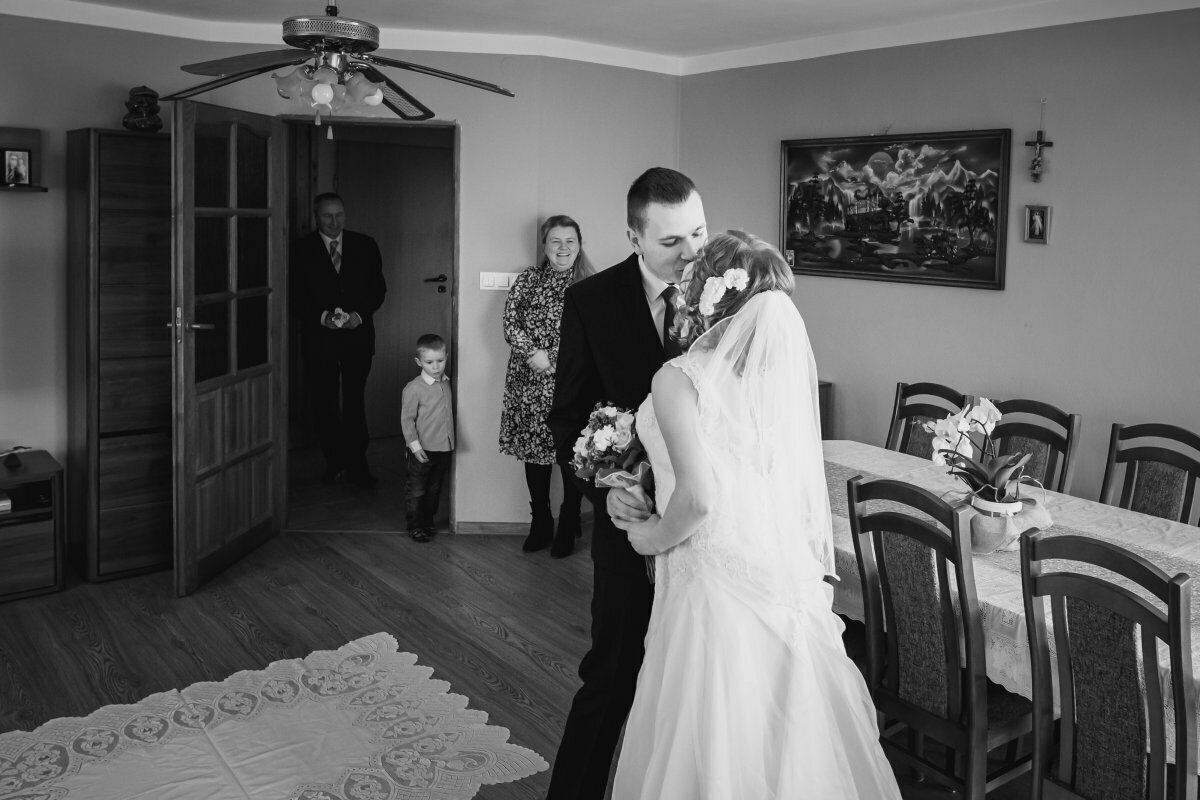 ślub w hałcnowie, slub w halcnowie, slub sanktuarium halcnow, lotnisko w aleksandrowicach, sesja slubna na lotnisku, plener slubny na lotnisku, sesja lotnisko bielsko, fotograf slubny slask, zdjecia slubne slask, fotograf na slub slask, zdjecia slubne bielsko, fotografia slubna bielsko, fotografia slubna slask, fotografia slubna katowice, zdjecia slubne katowice, fotograf slubny katowice, fotografia slubna krakow, fotograf na slub krakow, zdjecia slubne krakow