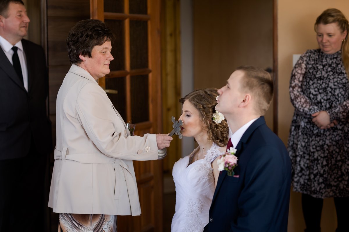 ślub w hałcnowie, slub w halcnowie, slub sanktuarium halcnow, lotnisko w aleksandrowicach, sesja slubna na lotnisku, plener slubny na lotnisku, sesja lotnisko bielsko, fotograf slubny slask, zdjecia slubne slask, fotograf na slub slask, zdjecia slubne bielsko, fotografia slubna bielsko, fotografia slubna slask, fotografia slubna katowice, zdjecia slubne katowice, fotograf slubny katowice, fotografia slubna krakow, fotograf na slub krakow, zdjecia slubne krakow