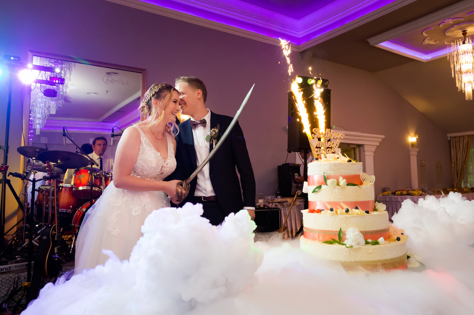 wesele w bielsku, dw bartek bielsko fotograf, wesele w bartku bielsko zdjecia, fotograf slubny slask, zdjecia slubne slask, fotograf na slub slask, zdjecia slubne bielsko, fotografia slubna bielsko, fotografia slubna slask, zdjecia slubne Bielsko biała, fotografia slubna bystra, fotografia slubna katowice, zdjecia slubne katowice, fotograf slubny katowice, fotografia slubna krakow, fotograf na slub krakow, zdjecia slubne krakow