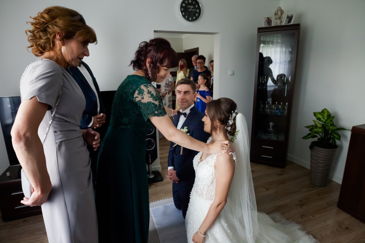 wesele w Czechowicach, slub w bronowie, kościół w bronowie, złota korona czechowice, wesele w złotej koronie w czechowicach, fotograf slubny slask, zdjecia slubne slask, fotograf na slub slask, zdjecia slubne bielsko, fotografia slubna bielsko, fotografia slubna slask, zdjecia slubne Czaniec, fotografia slubna Czaniec, fotografia slubna katowice, zdjecia slubne katowice, fotograf slubny katowice, fotografia slubna krakow, fotograf na slub krakow, zdjecia slubne krakow
