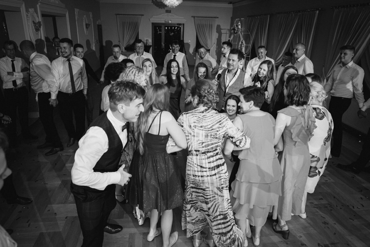 wesele w Czechowicach, slub w bronowie, kościół w bronowie, złota korona czechowice, wesele w złotej koronie w czechowicach, fotograf slubny slask, zdjecia slubne slask, fotograf na slub slask, zdjecia slubne bielsko, fotografia slubna bielsko, fotografia slubna slask, zdjecia slubne Czaniec, fotografia slubna Czaniec, fotografia slubna katowice, zdjecia slubne katowice, fotograf slubny katowice, fotografia slubna krakow, fotograf na slub krakow, zdjecia slubne krakow