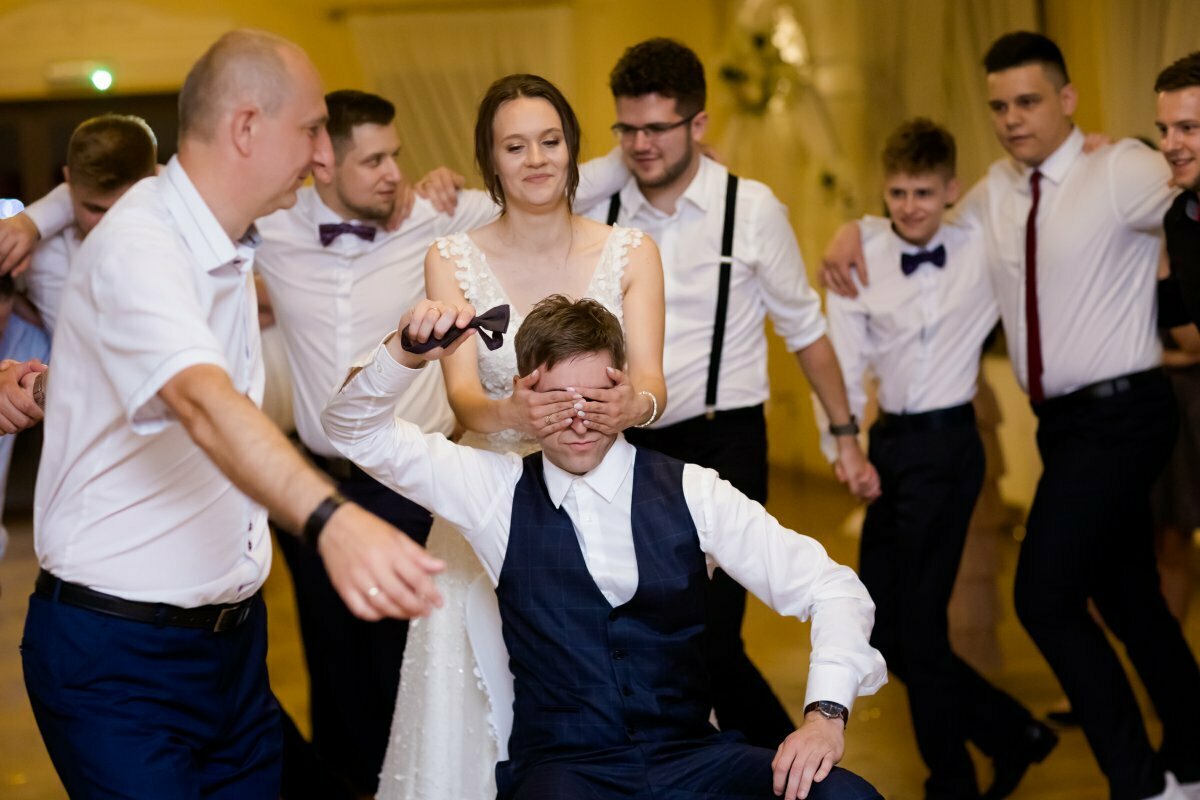 wesele w Czechowicach, slub w bronowie, kościół w bronowie, złota korona czechowice, wesele w złotej koronie w czechowicach, fotograf slubny slask, zdjecia slubne slask, fotograf na slub slask, zdjecia slubne bielsko, fotografia slubna bielsko, fotografia slubna slask, zdjecia slubne Czaniec, fotografia slubna Czaniec, fotografia slubna katowice, zdjecia slubne katowice, fotograf slubny katowice, fotografia slubna krakow, fotograf na slub krakow, zdjecia slubne krakow