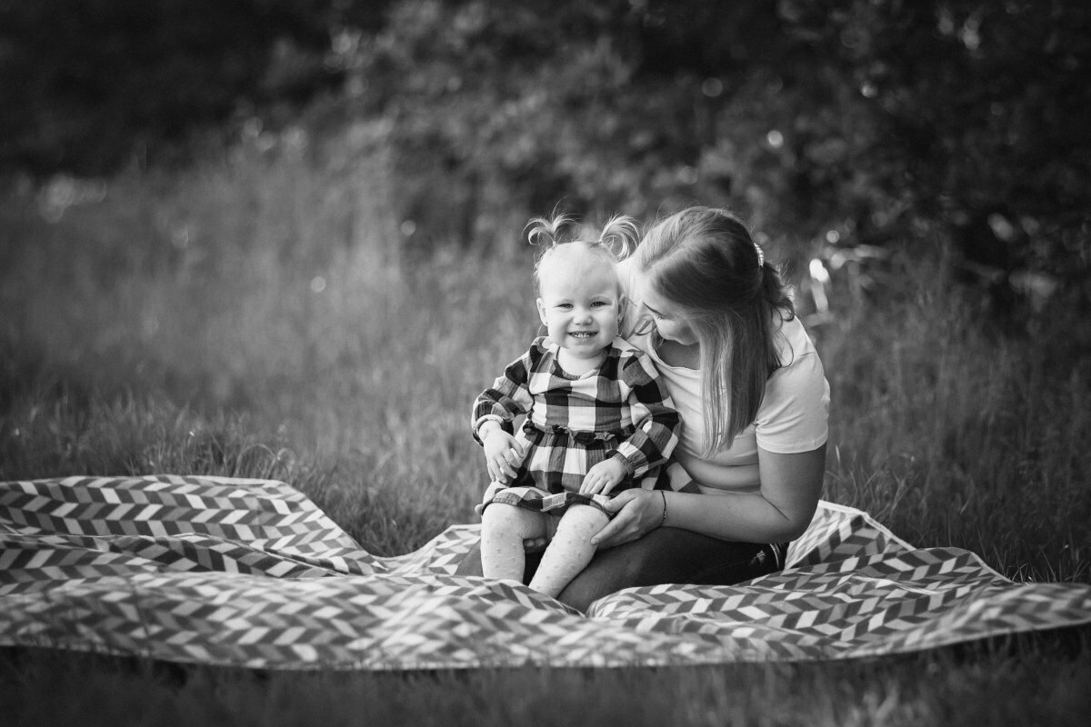 wiosenna sesja rodzinna, lifestylowa sesja rodzinna pszczyna, lifestylowe sesje rodzinne pszczyna, letnia sesja rodzinna, sesje dzieciece pszczyna, zdjecia dzieciece pszczyna, sesja rodzinna bielsko, fotografia rodzinna slask, zdjecia portretowe pszczyna, sesja portretowa bielsko, zdjecia w plenerze bielsko, rodzina w plenerze slask, fotografia dziecieca bielsko, zdjecia dzieci bielsko, fotografia rodzinna bielsko-biala, fotografia rodzinna slask, zdjecia ludzi slask, zdjecia dla rodzin, fotograf fotograf rodzinny slask, , fotograf czechowice, fotografia bielsko, zdjecia slask, www.magiaobrazu.com,