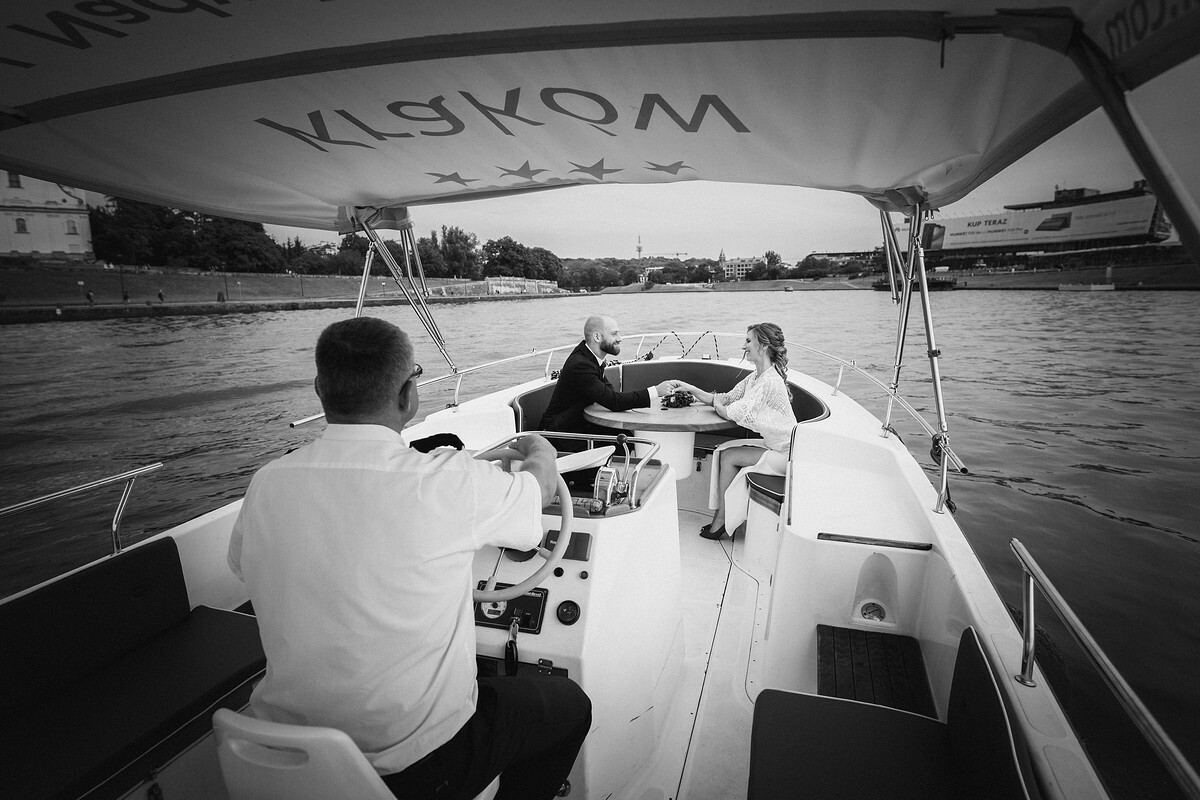 zdjęcia ślubne kraków, zdjecia slubne krakow, fotografia slubna, fotografia slubna krakow, fotograf slubny krakow, fotograf na wesele krakow, slub na salwatorze krakow, hotel qubus krakow, wesele w qubusie krakow, najlepsze zdjecia slubne, fotografia slubna slask, zdjecia slubne slask, fotografia weselna krakow, rejs lodka krakow, slub z widokiem na krakow, plener slubny w krakowie, zdjecia slubne bielsko, fotograf slubny bielsko, www.magiaobrazu.com, zdjecia slubne bielsko, fotografia slubna slask, fotograf cieszyn, zdjecia slubne cieszyn
