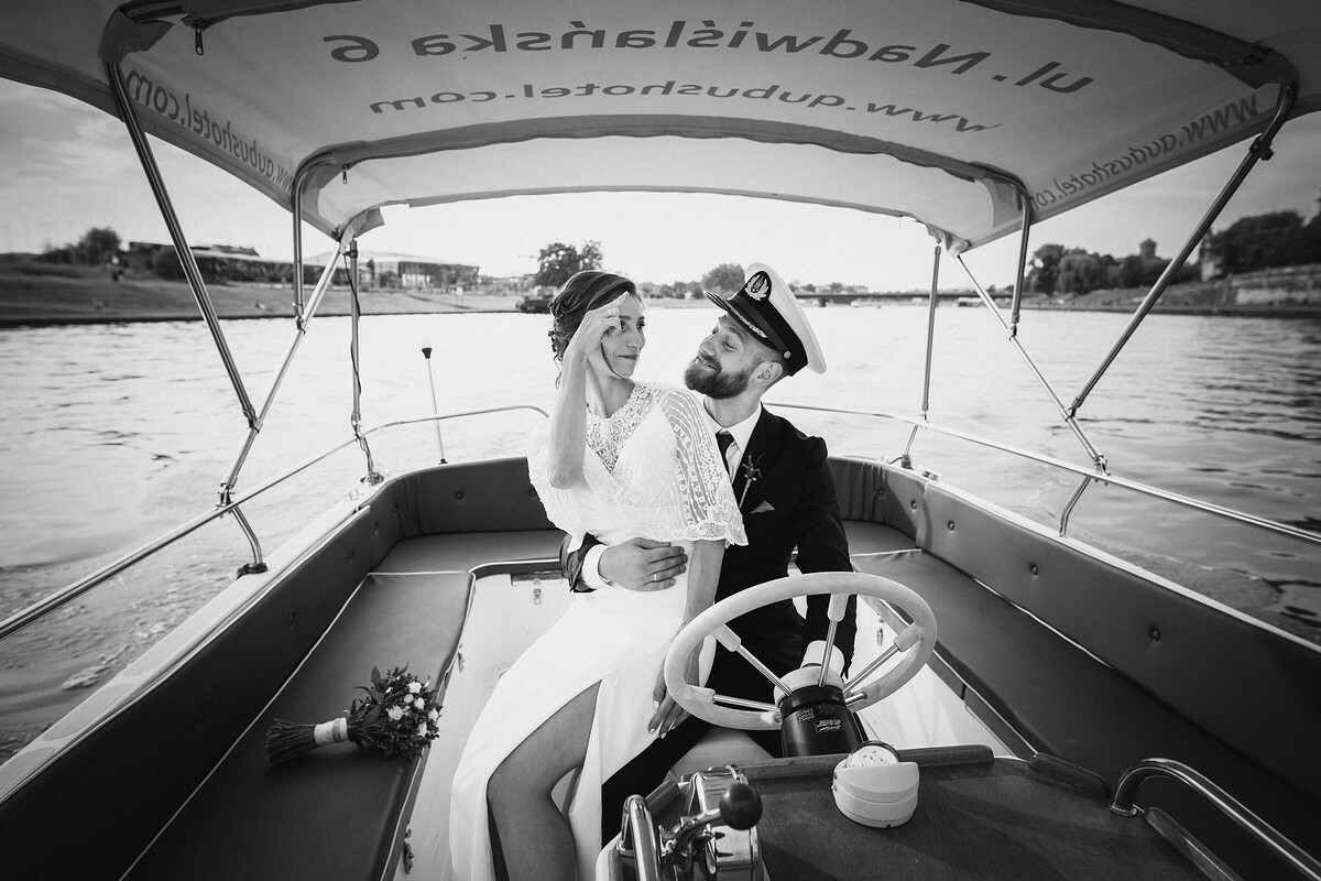 zdjęcia ślubne kraków, zdjecia slubne krakow, fotografia slubna, fotografia slubna krakow, fotograf slubny krakow, fotograf na wesele krakow, slub na salwatorze krakow, hotel qubus krakow, wesele w qubusie krakow, najlepsze zdjecia slubne, fotografia slubna slask, zdjecia slubne slask, fotografia weselna krakow, rejs lodka krakow, slub z widokiem na krakow, plener slubny w krakowie, zdjecia slubne bielsko, fotograf slubny bielsko, www.magiaobrazu.com, zdjecia slubne bielsko, fotografia slubna slask, fotograf cieszyn, zdjecia slubne cieszyn