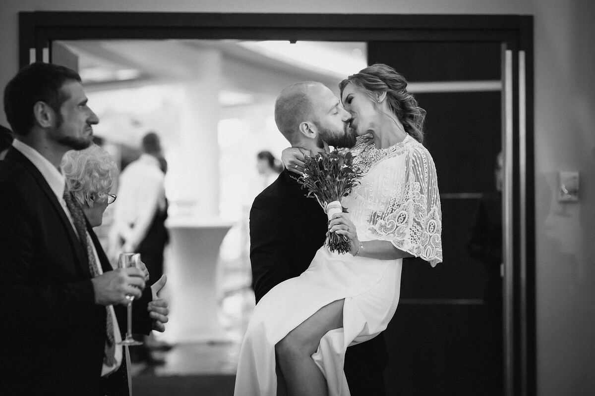 zdjęcia ślubne kraków, zdjecia slubne krakow, fotografia slubna, fotografia slubna krakow, fotograf slubny krakow, fotograf na wesele krakow, slub na salwatorze krakow, hotel qubus krakow, wesele w qubusie krakow, najlepsze zdjecia slubne, fotografia slubna slask, zdjecia slubne slask, fotografia weselna krakow, rejs lodka krakow, slub z widokiem na krakow, plener slubny w krakowie, zdjecia slubne bielsko, fotograf slubny bielsko, www.magiaobrazu.com, zdjecia slubne bielsko, fotografia slubna slask, fotograf cieszyn, zdjecia slubne cieszyn