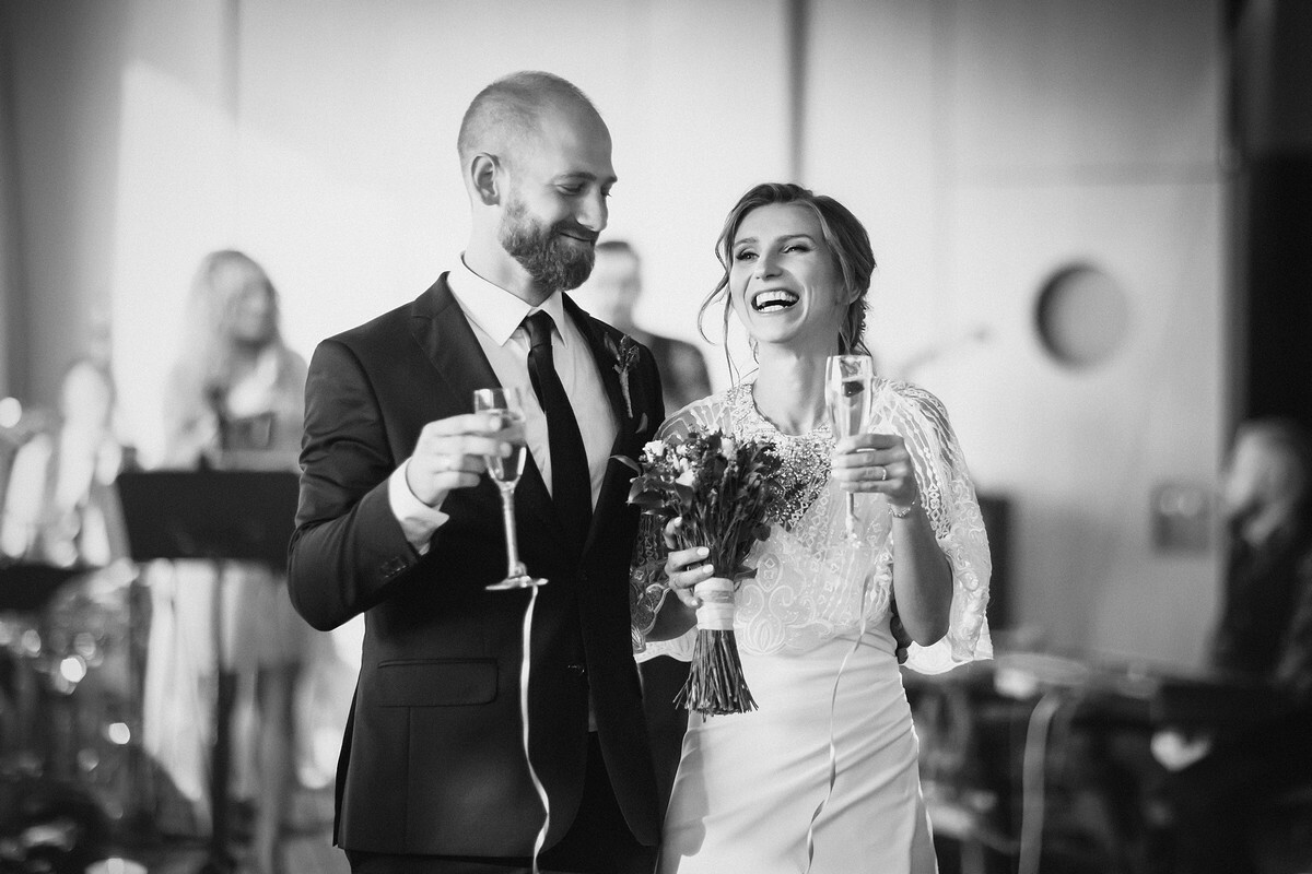 zdjęcia ślubne kraków, zdjecia slubne krakow, fotografia slubna, fotografia slubna krakow, fotograf slubny krakow, fotograf na wesele krakow, slub na salwatorze krakow, hotel qubus krakow, wesele w qubusie krakow, najlepsze zdjecia slubne, fotografia slubna slask, zdjecia slubne slask, fotografia weselna krakow, rejs lodka krakow, slub z widokiem na krakow, plener slubny w krakowie, zdjecia slubne bielsko, fotograf slubny bielsko, www.magiaobrazu.com, zdjecia slubne bielsko, fotografia slubna slask, fotograf cieszyn, zdjecia slubne cieszyn