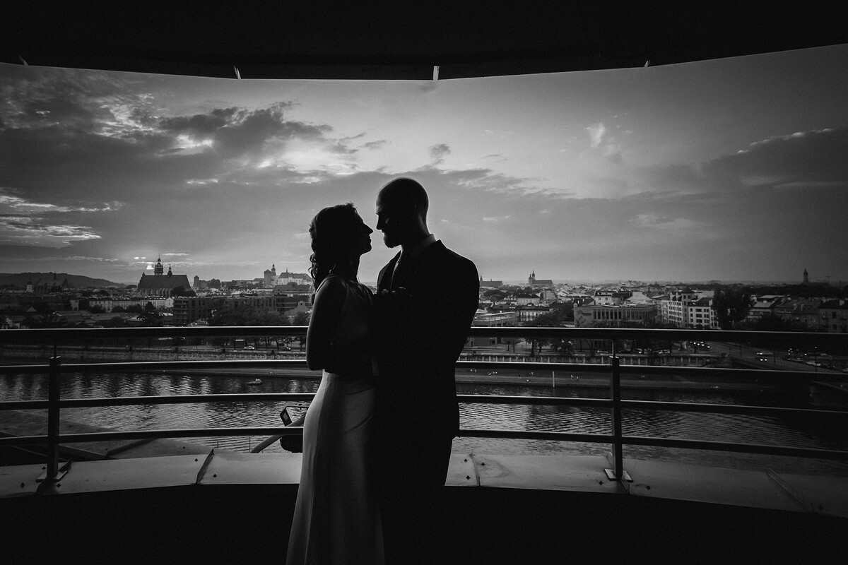 zdjęcia ślubne kraków, zdjecia slubne krakow, fotografia slubna, fotografia slubna krakow, fotograf slubny krakow, fotograf na wesele krakow, slub na salwatorze krakow, hotel qubus krakow, wesele w qubusie krakow, najlepsze zdjecia slubne, fotografia slubna slask, zdjecia slubne slask, fotografia weselna krakow, rejs lodka krakow, slub z widokiem na krakow, plener slubny w krakowie, zdjecia slubne bielsko, fotograf slubny bielsko, www.magiaobrazu.com, zdjecia slubne bielsko, fotografia slubna slask, fotograf cieszyn, zdjecia slubne cieszyn