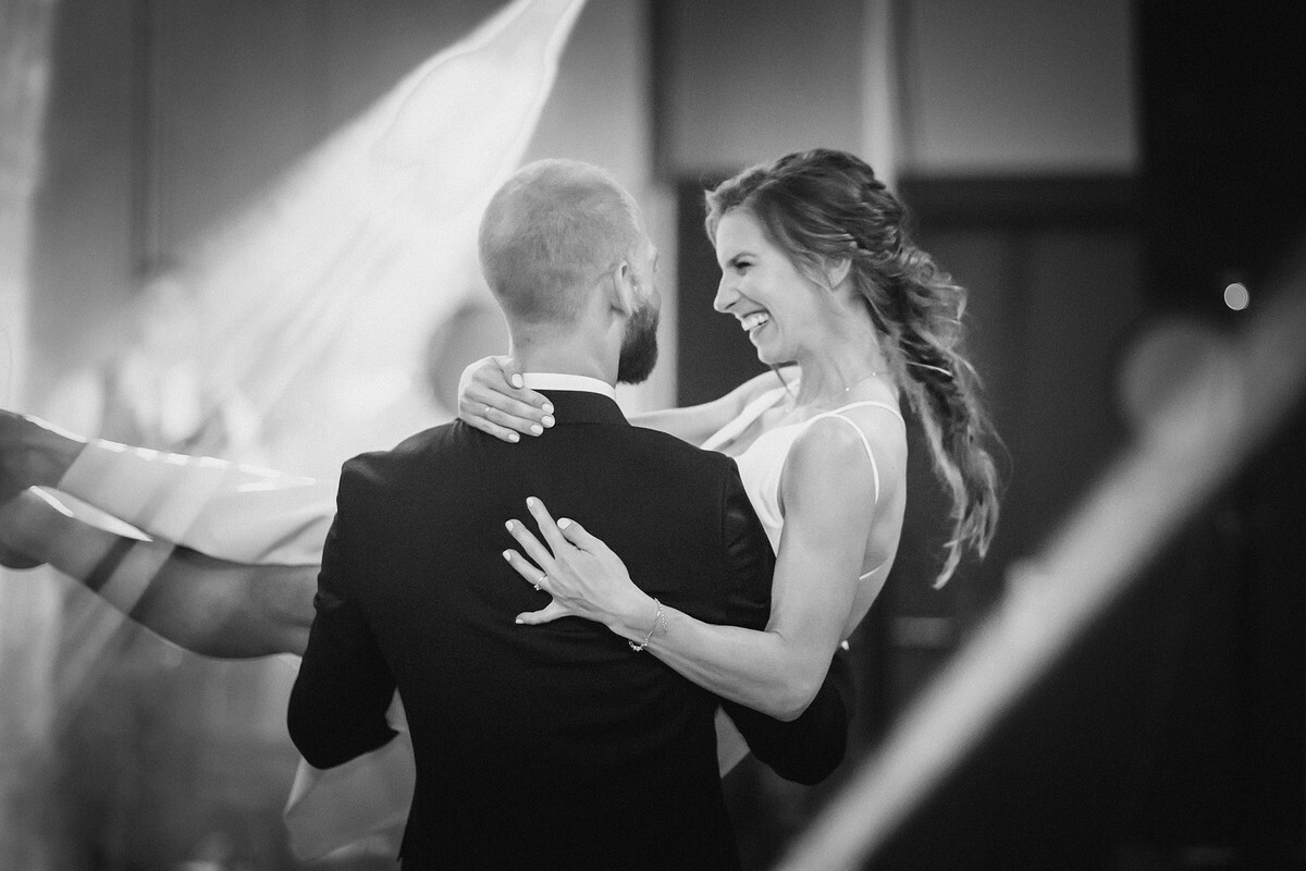 zdjęcia ślubne kraków, zdjecia slubne krakow, fotografia slubna, fotografia slubna krakow, fotograf slubny krakow, fotograf na wesele krakow, slub na salwatorze krakow, hotel qubus krakow, wesele w qubusie krakow, najlepsze zdjecia slubne, fotografia slubna slask, zdjecia slubne slask, fotografia weselna krakow, rejs lodka krakow, slub z widokiem na krakow, plener slubny w krakowie, zdjecia slubne bielsko, fotograf slubny bielsko, www.magiaobrazu.com, zdjecia slubne bielsko, fotografia slubna slask, fotograf cieszyn, zdjecia slubne cieszyn