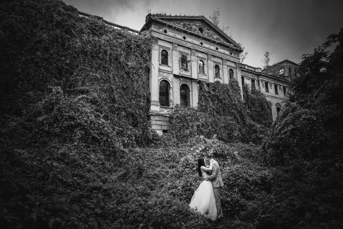 Zdjęcia ślubne Śląsk, sesja slubna na zamku, plener slubny w palacu, Zamek Krowiarki, Pałac krowiarki, sesja slubna w krowiarkach, fotograf na slub slask, zdjecia slubne slask, plener slubny krowiarki, www.magiaobrazu.com, fotografia slubna w Mosznej, plener slubny w Krakowie, fotograf slubny Krakow, oryginalna sesja slubna, fotograf slubny slask, sesja slubna slask, fotografia slubna, plener slubny na zamku, fotograf slubny Krakow,