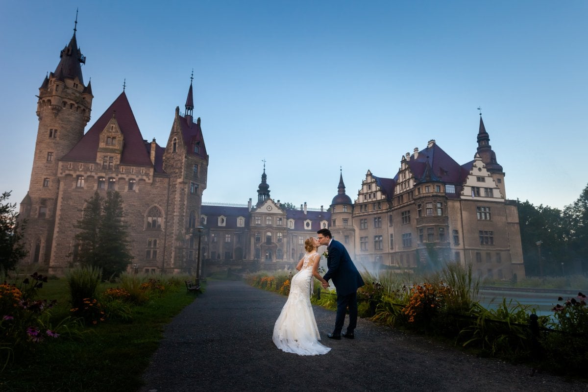 Zdjęcia ślubne Śląsk, sesja slubna w Mosznej, plener slubny Moszna, sesja slubna na zamku, plener slubny w palacu, Zamek Krowiarki, Pałac krowiarki, sesja slubna w krowiarkach, fotograf na slub slask, zdjecia slubne slask, plener slubny krowiarki, www.magiaobrazu.com, fotografia slubna w Mosznej, plener slubny w Krakowie, fotograf slubny Krakow, plener w Mosznej, Zamek w Mosznej, oryginalna sesja slubna, fotograf slubny slask, sesja slubna slask, fotografia slubna, plener slubny na zamku, fotograf slubny Krakow,