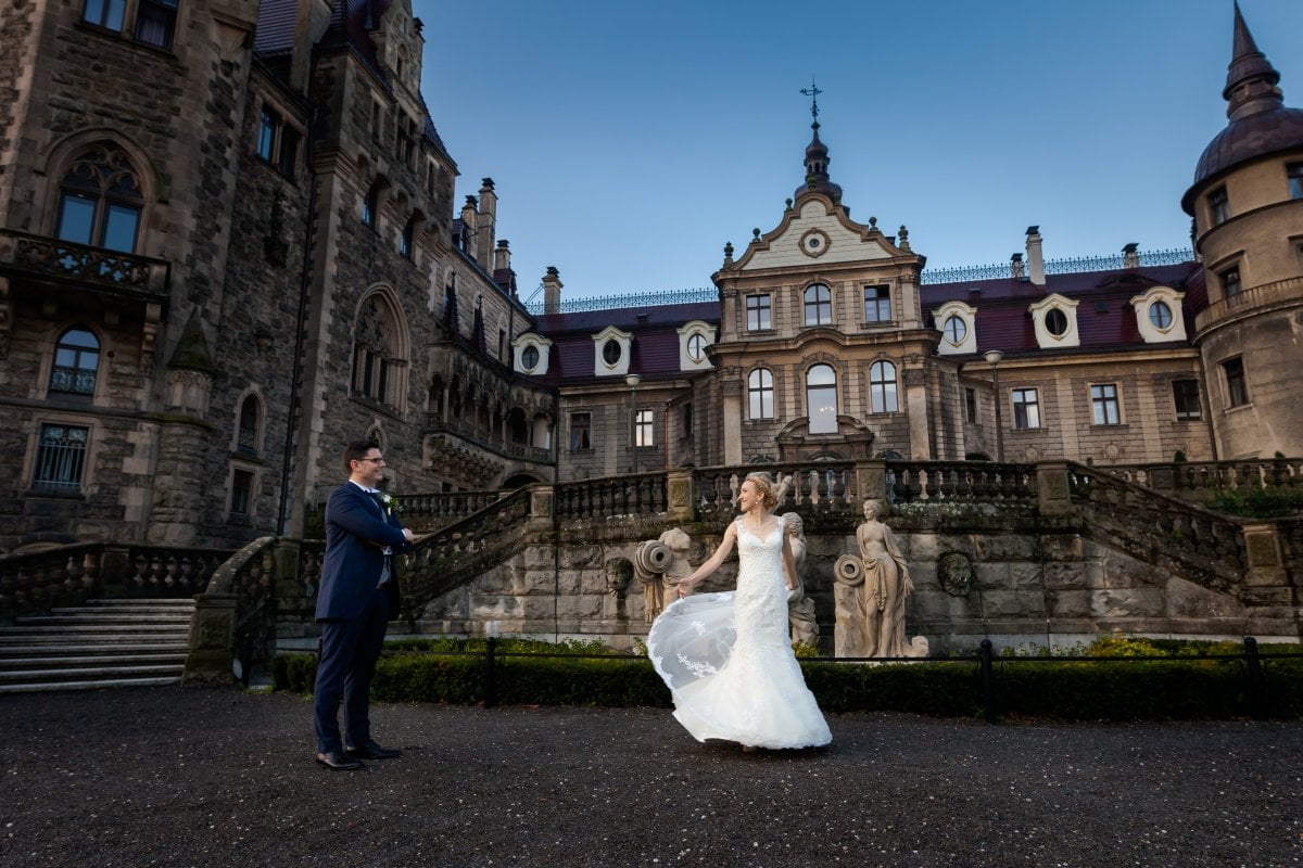 Zdjęcia ślubne Śląsk, sesja slubna w Mosznej, plener slubny Moszna, sesja slubna na zamku, plener slubny w palacu, Zamek Krowiarki, Pałac krowiarki, sesja slubna w krowiarkach, fotograf na slub slask, zdjecia slubne slask, plener slubny krowiarki, www.magiaobrazu.com, fotografia slubna w Mosznej, plener slubny w Krakowie, fotograf slubny Krakow, plener w Mosznej, Zamek w Mosznej, oryginalna sesja slubna, fotograf slubny slask, sesja slubna slask, fotografia slubna, plener slubny na zamku, fotograf slubny Krakow,