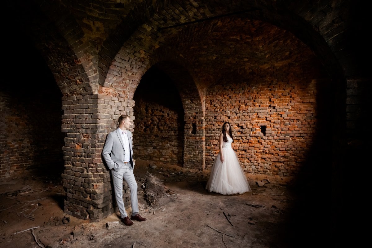 Zdjęcia ślubne Śląsk, sesja slubna na zamku, plener slubny w palacu, Zamek Krowiarki, Pałac krowiarki, sesja slubna w krowiarkach, fotograf na slub slask, zdjecia slubne slask, plener slubny krowiarki, www.magiaobrazu.com, fotografia slubna w Mosznej, plener slubny w Krakowie, fotograf slubny Krakow, oryginalna sesja slubna, fotograf slubny slask, sesja slubna slask, fotografia slubna, plener slubny na zamku, fotograf slubny Krakow,