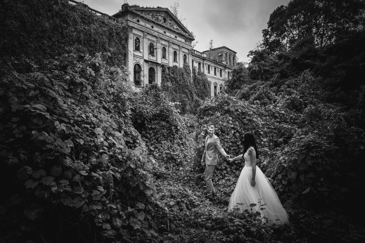 Zdjęcia ślubne Śląsk, sesja slubna na zamku, plener slubny w palacu, Zamek Krowiarki, Pałac krowiarki, sesja slubna w krowiarkach, fotograf na slub slask, zdjecia slubne slask, plener slubny krowiarki, www.magiaobrazu.com, fotografia slubna w Mosznej, plener slubny w Krakowie, fotograf slubny Krakow, oryginalna sesja slubna, fotograf slubny slask, sesja slubna slask, fotografia slubna, plener slubny na zamku, fotograf slubny Krakow,