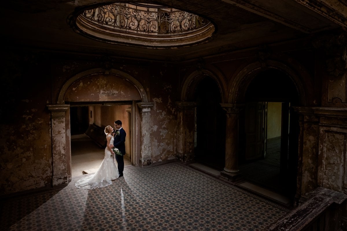 Zdjęcia ślubne Śląsk, sesja slubna w Mosznej, plener slubny Moszna, sesja slubna na zamku, plener slubny w palacu, Zamek Krowiarki, Pałac krowiarki, sesja slubna w krowiarkach, fotograf na slub slask, zdjecia slubne slask, plener slubny krowiarki, www.magiaobrazu.com, fotografia slubna w Mosznej, plener slubny w Krakowie, fotograf slubny Krakow, plener w Mosznej, Zamek w Mosznej, oryginalna sesja slubna, fotograf slubny slask, sesja slubna slask, fotografia slubna, plener slubny na zamku, fotograf slubny Krakow,