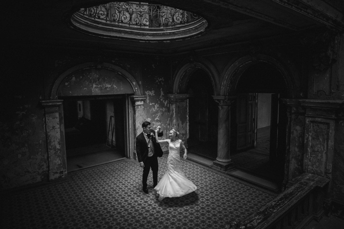 Zdjęcia ślubne Śląsk, sesja slubna w Mosznej, plener slubny Moszna, sesja slubna na zamku, plener slubny w palacu, Zamek Krowiarki, Pałac krowiarki, sesja slubna w krowiarkach, fotograf na slub slask, zdjecia slubne slask, plener slubny krowiarki, www.magiaobrazu.com, fotografia slubna w Mosznej, plener slubny w Krakowie, fotograf slubny Krakow, plener w Mosznej, Zamek w Mosznej, oryginalna sesja slubna, fotograf slubny slask, sesja slubna slask, fotografia slubna, plener slubny na zamku, fotograf slubny Krakow,