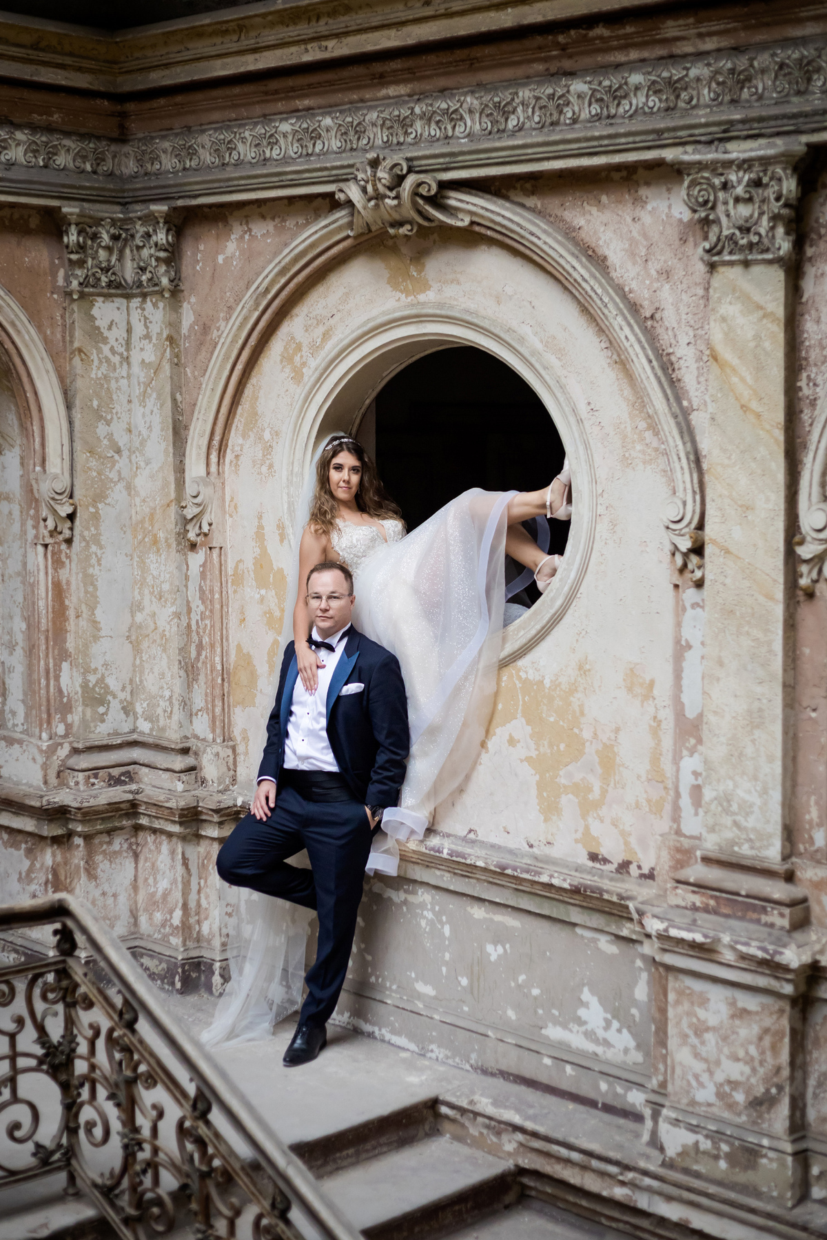 zdjecia slubne w palacu, sesja slubna w palacu w krowiarkach, plener w palacu w krowiarkach, sesja krowiarki, plener krowiarki, zdjecia slubne bielsko, fotografia slubna bielsko, sesja slubna w starym palacu, plener slubny w opuszczonym palacu, www.magiaobrazu.com, fotografia slubna Krakow, fotografia slubna slask, zdjecia slubne krakow, fotograf slubny slask, dwoch fotografow na slub, fotograf czechowice, zdjecia slubne bielsko, fotografia slubna bielsko,