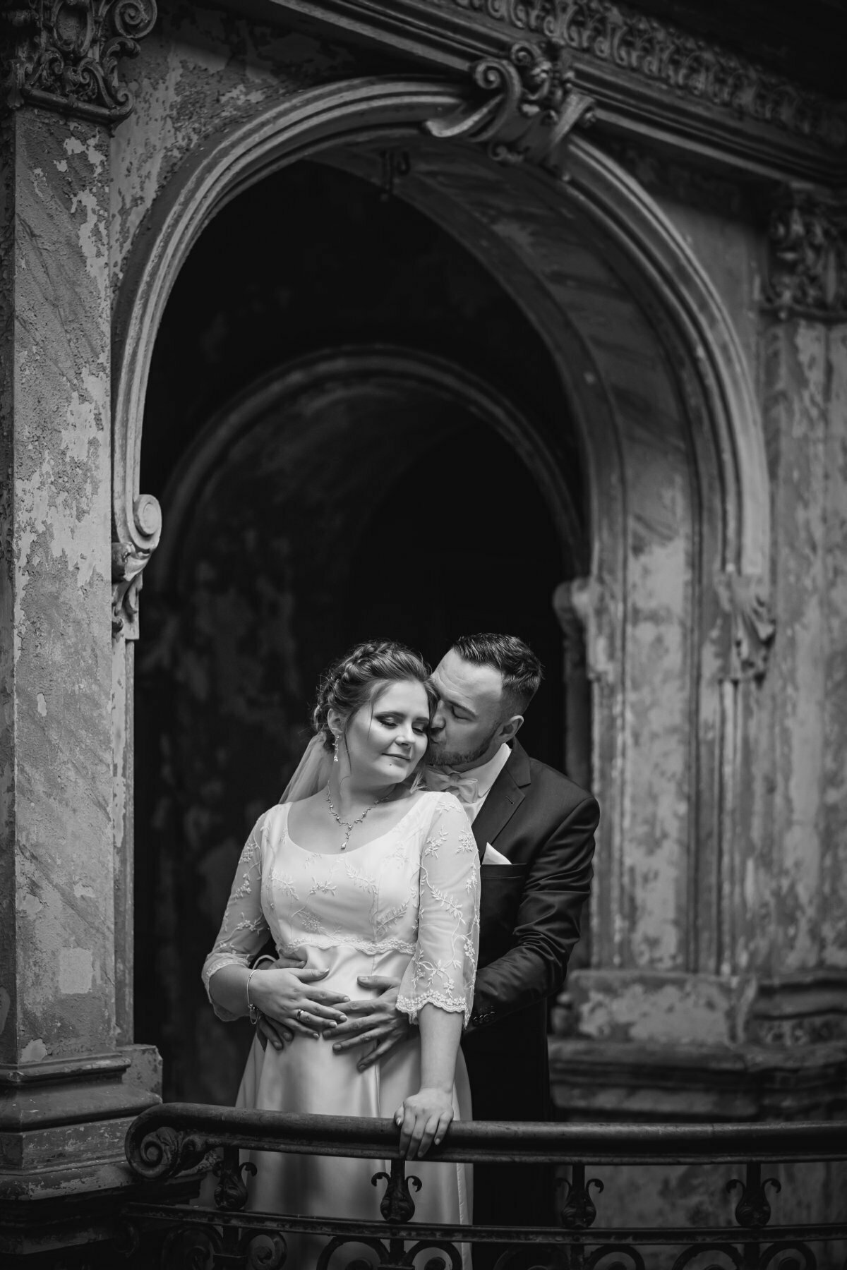 zdjecia slubne w palacu, sesja slubna w palacu w krowiarkach, plener w palacu w krowiarkach, sesja krowiarki, plener krowiarki, zdjecia slubne bielsko, fotografia slubna bielsko, sesja slubna w starym palacu, plener slubny w opuszczonym palacu, www.magiaobrazu.com, fotografia slubna Krakow, fotografia slubna slask, zdjecia slubne krakow, fotograf slubny slask, dwoch fotografow na slub, fotograf czechowice, zdjecia slubne bielsko, fotografia slubna bielsko,