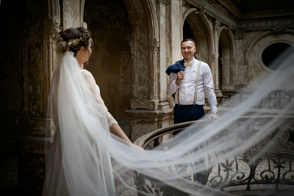 zdjecia slubne w palacu, sesja slubna w palacu w krowiarkach, plener w palacu w krowiarkach, sesja krowiarki, plener krowiarki, zdjecia slubne bielsko, fotografia slubna bielsko, sesja slubna w starym palacu, plener slubny w opuszczonym palacu, www.magiaobrazu.com, fotografia slubna Krakow, fotografia slubna slask, zdjecia slubne krakow, fotograf slubny slask, dwoch fotografow na slub, fotograf czechowice, zdjecia slubne bielsko, fotografia slubna bielsko,