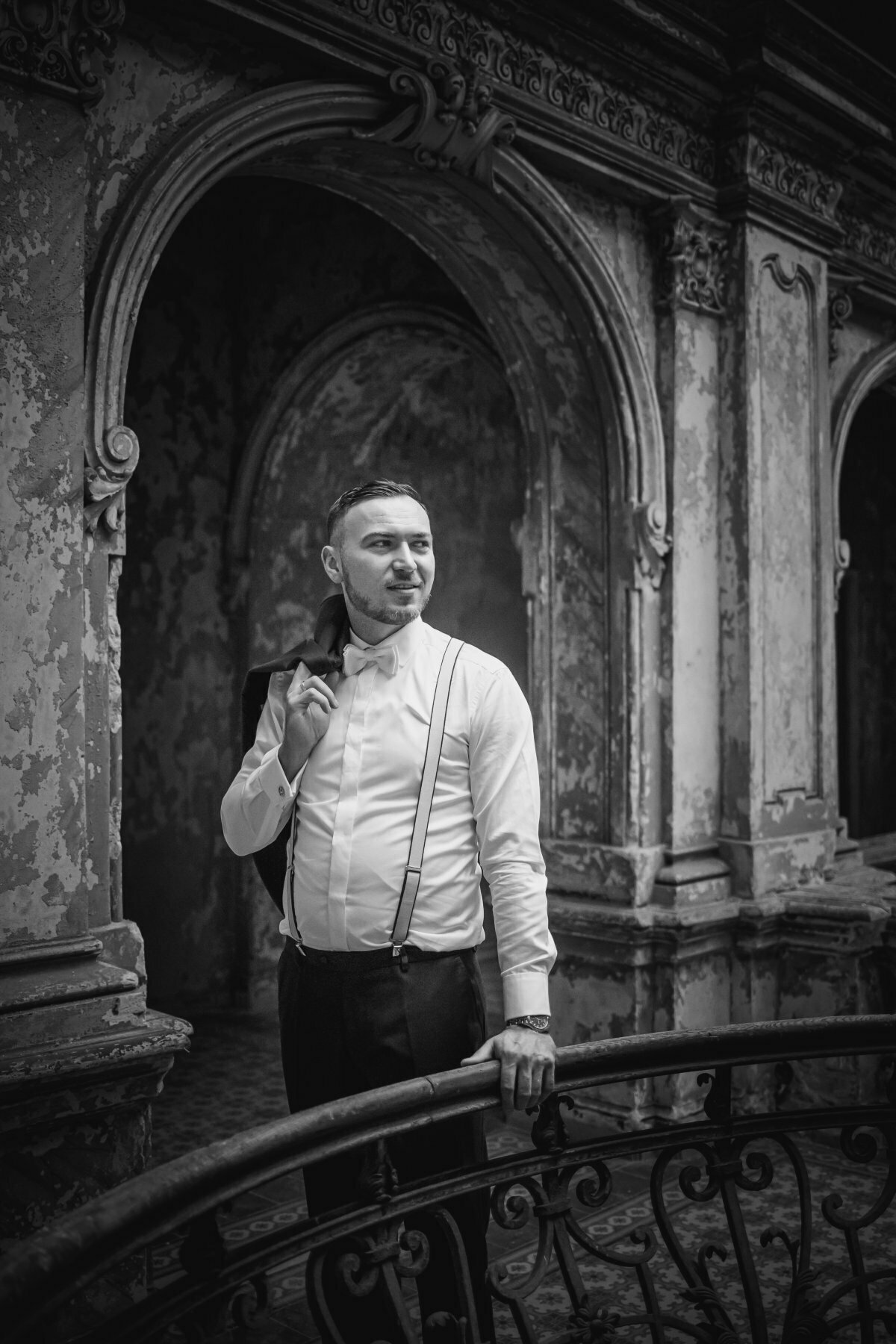 zdjecia slubne w palacu, sesja slubna w palacu w krowiarkach, plener w palacu w krowiarkach, sesja krowiarki, plener krowiarki, zdjecia slubne bielsko, fotografia slubna bielsko, sesja slubna w starym palacu, plener slubny w opuszczonym palacu, www.magiaobrazu.com, fotografia slubna Krakow, fotografia slubna slask, zdjecia slubne krakow, fotograf slubny slask, dwoch fotografow na slub, fotograf czechowice, zdjecia slubne bielsko, fotografia slubna bielsko,