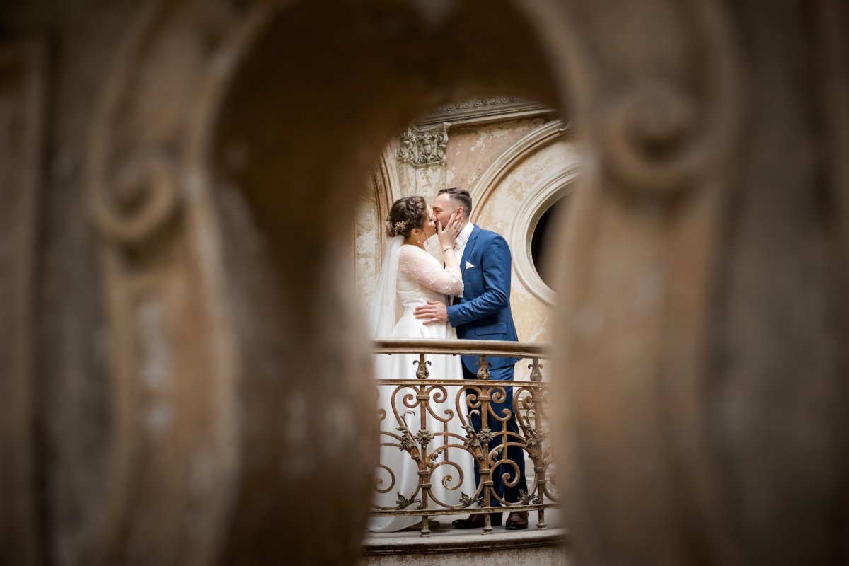 zdjecia slubne w palacu, sesja slubna w palacu w krowiarkach, plener w palacu w krowiarkach, sesja krowiarki, plener krowiarki, zdjecia slubne bielsko, fotografia slubna bielsko, sesja slubna w starym palacu, plener slubny w opuszczonym palacu, www.magiaobrazu.com, fotografia slubna Krakow, fotografia slubna slask, zdjecia slubne krakow, fotograf slubny slask, dwoch fotografow na slub, fotograf czechowice, zdjecia slubne bielsko, fotografia slubna bielsko,