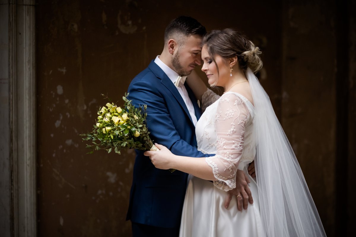 zdjecia slubne w palacu, sesja slubna w palacu w krowiarkach, plener w palacu w krowiarkach, sesja krowiarki, plener krowiarki, zdjecia slubne bielsko, fotografia slubna bielsko, sesja slubna w starym palacu, plener slubny w opuszczonym palacu, www.magiaobrazu.com, fotografia slubna Krakow, fotografia slubna slask, zdjecia slubne krakow, fotograf slubny slask, dwoch fotografow na slub, fotograf czechowice, zdjecia slubne bielsko, fotografia slubna bielsko,