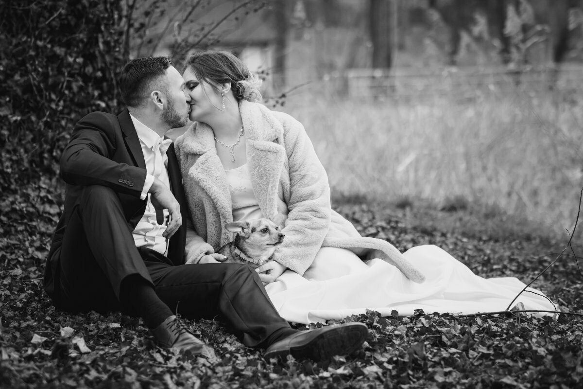 zdjecia slubne w palacu, sesja slubna w palacu w krowiarkach, plener w palacu w krowiarkach, sesja krowiarki, plener krowiarki, zdjecia slubne bielsko, fotografia slubna bielsko, sesja slubna w starym palacu, plener slubny w opuszczonym palacu, www.magiaobrazu.com, fotografia slubna Krakow, fotografia slubna slask, zdjecia slubne krakow, fotograf slubny slask, dwoch fotografow na slub, fotograf czechowice, zdjecia slubne bielsko, fotografia slubna bielsko,