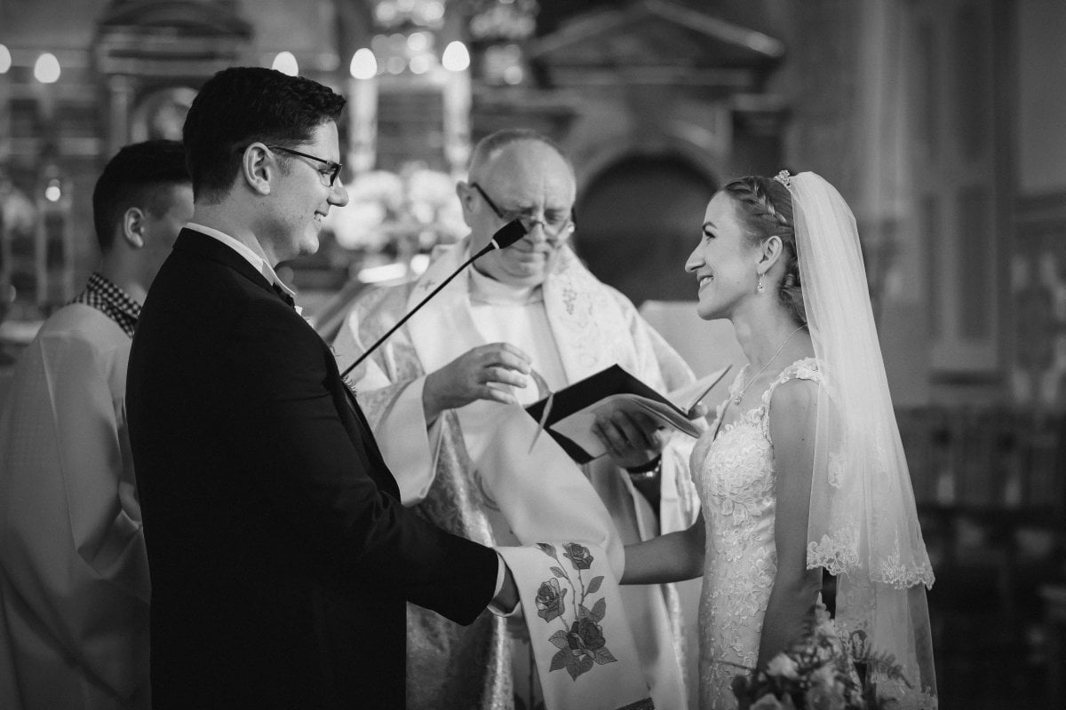 Zdjęcia ślubne Żywiec, wesele laguna zywiec, wesele w lagunie w zywcu, slub na jasnej gorce w slemieniu, slub jasna gorka slemien, fotograf na slub zywiec, slub polsko-francuski, sesja slubna z samochodem, cadillac na slub, fotograf na slub zywiec, fotografia slubna zywiec, zdjecia slubne slask, fotograf slubny slask, fotograf na wesele slask, fotograf slubny zywiec, fotografia slubna slask, fotograf slubny katowice, zdjecia slubne bielsko, fotografia slubna bielsko, dwoch fotografow na slub, fotografia slubna krakow, fotograf na slub krakow, zdjecia slubne krakow,