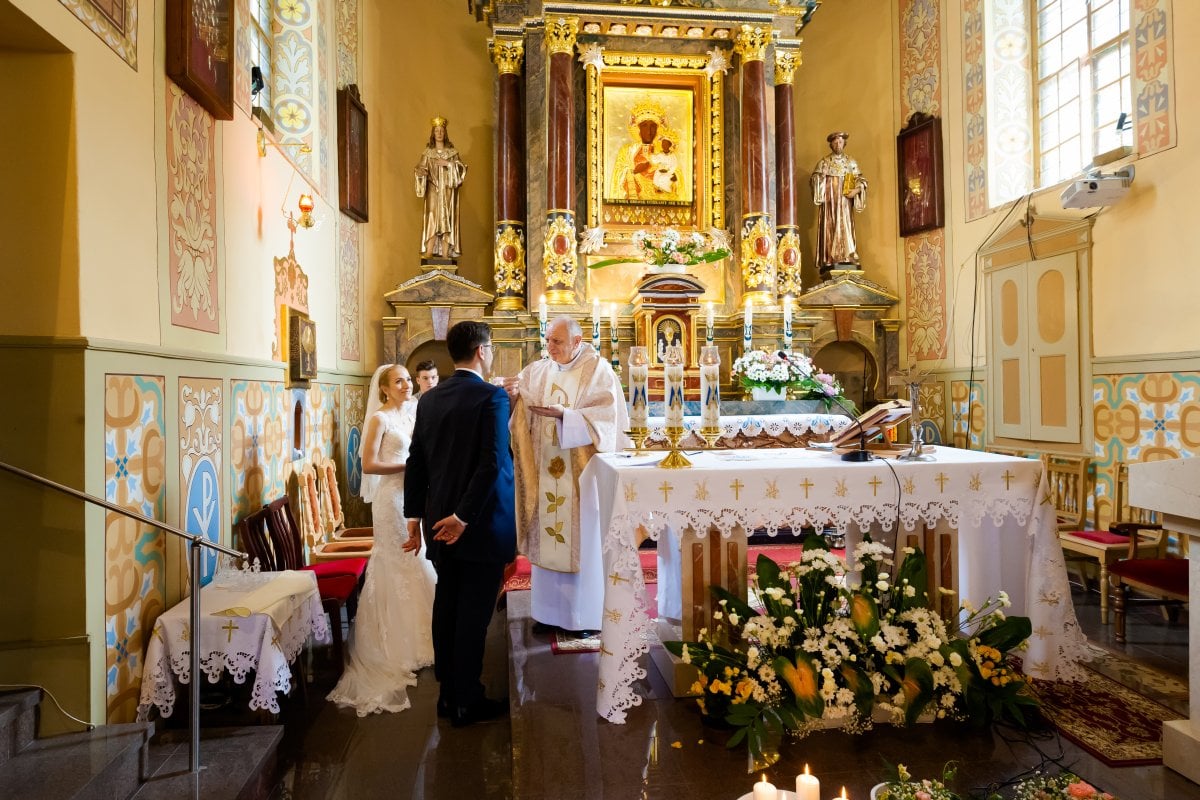 Zdjęcia ślubne Żywiec, wesele laguna zywiec, wesele w lagunie w zywcu, slub na jasnej gorce w slemieniu, slub jasna gorka slemien, fotograf na slub zywiec, slub polsko-francuski, sesja slubna z samochodem, cadillac na slub, fotograf na slub zywiec, fotografia slubna zywiec, zdjecia slubne slask, fotograf slubny slask, fotograf na wesele slask, fotograf slubny zywiec, fotografia slubna slask, fotograf slubny katowice, zdjecia slubne bielsko, fotografia slubna bielsko, dwoch fotografow na slub, fotografia slubna krakow, fotograf na slub krakow, zdjecia slubne krakow,