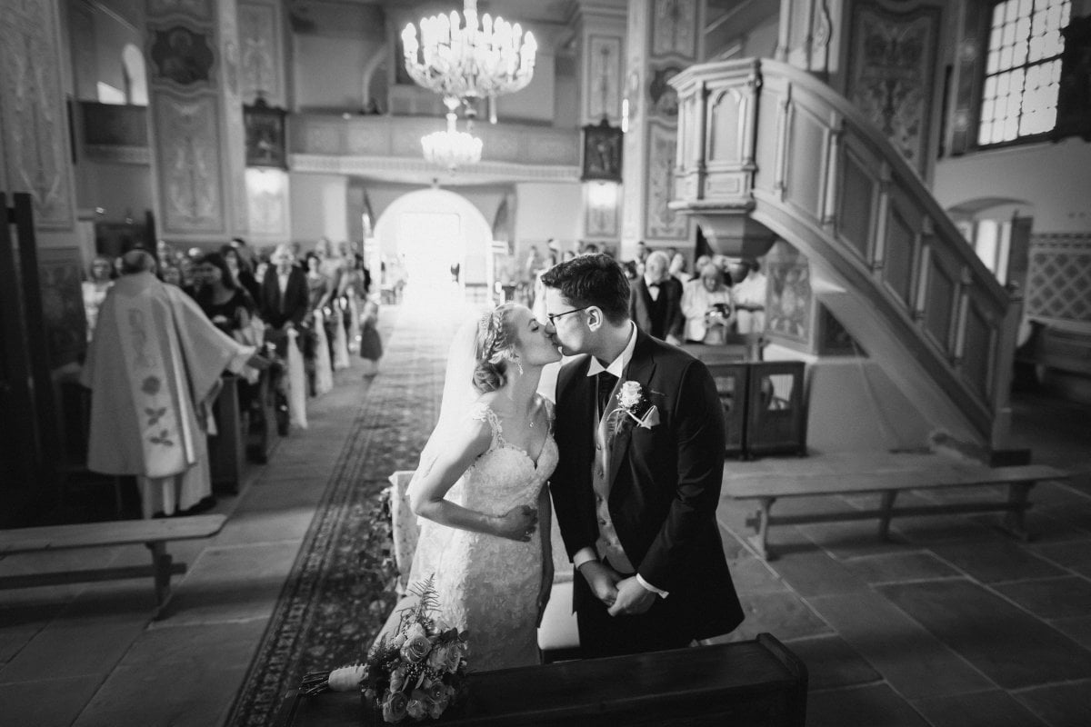 Zdjęcia ślubne Żywiec, wesele laguna zywiec, wesele w lagunie w zywcu, slub na jasnej gorce w slemieniu, slub jasna gorka slemien, fotograf na slub zywiec, slub polsko-francuski, sesja slubna z samochodem, cadillac na slub, fotograf na slub zywiec, fotografia slubna zywiec, zdjecia slubne slask, fotograf slubny slask, fotograf na wesele slask, fotograf slubny zywiec, fotografia slubna slask, fotograf slubny katowice, zdjecia slubne bielsko, fotografia slubna bielsko, dwoch fotografow na slub, fotografia slubna krakow, fotograf na slub krakow, zdjecia slubne krakow,