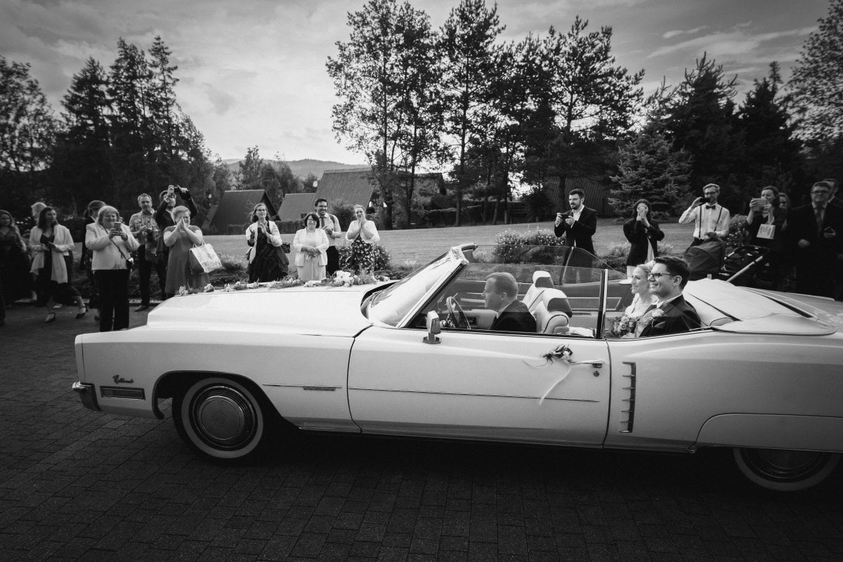 Zdjęcia ślubne Żywiec, wesele laguna zywiec, wesele w lagunie w zywcu, slub na jasnej gorce w slemieniu, slub jasna gorka slemien, fotograf na slub zywiec, slub polsko-francuski, sesja slubna z samochodem, cadillac na slub, fotograf na slub zywiec, fotografia slubna zywiec, zdjecia slubne slask, fotograf slubny slask, fotograf na wesele slask, fotograf slubny zywiec, fotografia slubna slask, fotograf slubny katowice, zdjecia slubne bielsko, fotografia slubna bielsko, dwoch fotografow na slub, fotografia slubna krakow, fotograf na slub krakow, zdjecia slubne krakow,