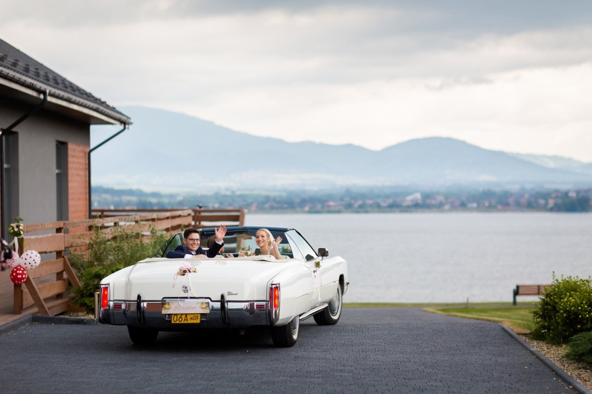 Zdjęcia ślubne Żywiec, wesele laguna zywiec, wesele w lagunie w zywcu, slub na jasnej gorce w slemieniu, slub jasna gorka slemien, fotograf na slub zywiec, slub polsko-francuski, sesja slubna z samochodem, cadillac na slub, fotograf na slub zywiec, fotografia slubna zywiec, zdjecia slubne slask, fotograf slubny slask, fotograf na wesele slask, fotograf slubny zywiec, fotografia slubna slask, fotograf slubny katowice, zdjecia slubne bielsko, fotografia slubna bielsko, dwoch fotografow na slub, fotografia slubna krakow, fotograf na slub krakow, zdjecia slubne krakow,