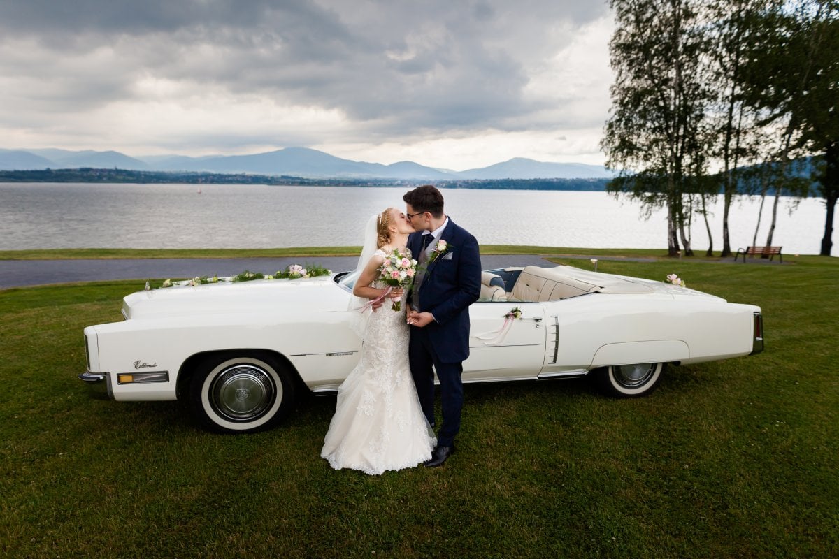 Zdjęcia ślubne Żywiec, wesele laguna zywiec, wesele w lagunie w zywcu, slub na jasnej gorce w slemieniu, slub jasna gorka slemien, fotograf na slub zywiec, slub polsko-francuski, sesja slubna z samochodem, cadillac na slub, fotograf na slub zywiec, fotografia slubna zywiec, zdjecia slubne slask, fotograf slubny slask, fotograf na wesele slask, fotograf slubny zywiec, fotografia slubna slask, fotograf slubny katowice, zdjecia slubne bielsko, fotografia slubna bielsko, dwoch fotografow na slub, fotografia slubna krakow, fotograf na slub krakow, zdjecia slubne krakow,