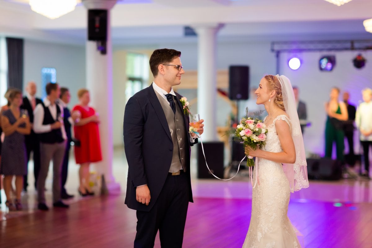 Zdjęcia ślubne Żywiec, wesele laguna zywiec, wesele w lagunie w zywcu, slub na jasnej gorce w slemieniu, slub jasna gorka slemien, fotograf na slub zywiec, slub polsko-francuski, sesja slubna z samochodem, cadillac na slub, fotograf na slub zywiec, fotografia slubna zywiec, zdjecia slubne slask, fotograf slubny slask, fotograf na wesele slask, fotograf slubny zywiec, fotografia slubna slask, fotograf slubny katowice, zdjecia slubne bielsko, fotografia slubna bielsko, dwoch fotografow na slub, fotografia slubna krakow, fotograf na slub krakow, zdjecia slubne krakow,