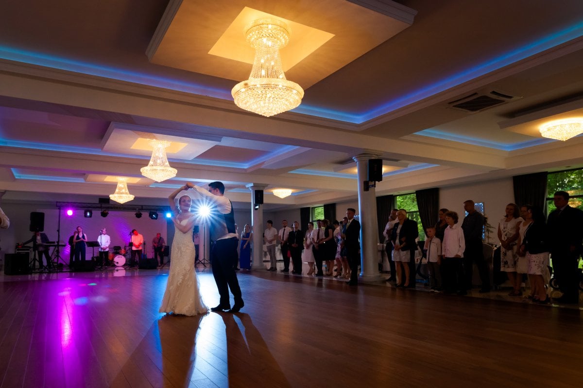 Zdjęcia ślubne Żywiec, wesele laguna zywiec, wesele w lagunie w zywcu, slub na jasnej gorce w slemieniu, slub jasna gorka slemien, fotograf na slub zywiec, slub polsko-francuski, sesja slubna z samochodem, cadillac na slub, fotograf na slub zywiec, fotografia slubna zywiec, zdjecia slubne slask, fotograf slubny slask, fotograf na wesele slask, fotograf slubny zywiec, fotografia slubna slask, fotograf slubny katowice, zdjecia slubne bielsko, fotografia slubna bielsko, dwoch fotografow na slub, fotografia slubna krakow, fotograf na slub krakow, zdjecia slubne krakow,