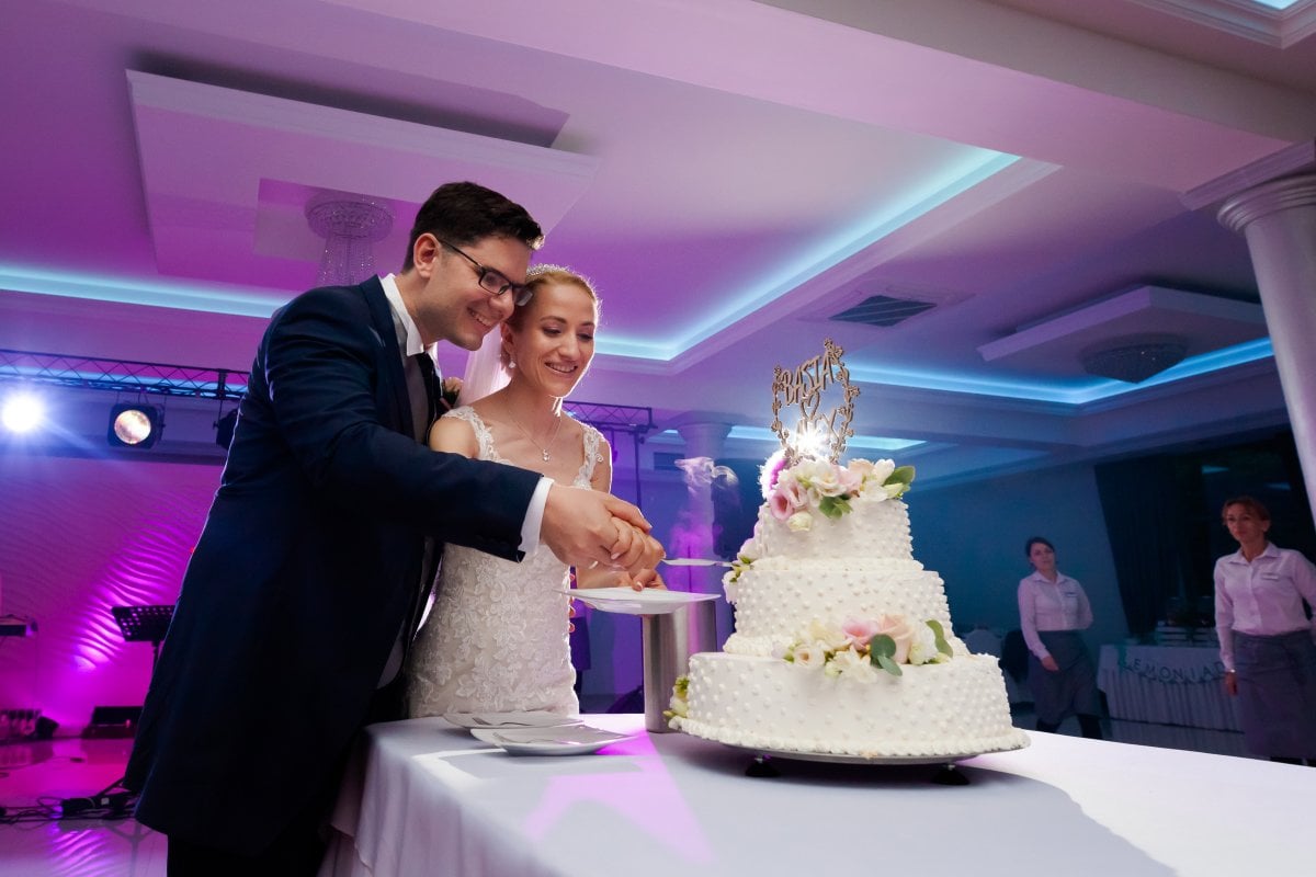 Zdjęcia ślubne Żywiec, wesele laguna zywiec, wesele w lagunie w zywcu, slub na jasnej gorce w slemieniu, slub jasna gorka slemien, fotograf na slub zywiec, slub polsko-francuski, sesja slubna z samochodem, cadillac na slub, fotograf na slub zywiec, fotografia slubna zywiec, zdjecia slubne slask, fotograf slubny slask, fotograf na wesele slask, fotograf slubny zywiec, fotografia slubna slask, fotograf slubny katowice, zdjecia slubne bielsko, fotografia slubna bielsko, dwoch fotografow na slub, fotografia slubna krakow, fotograf na slub krakow, zdjecia slubne krakow,